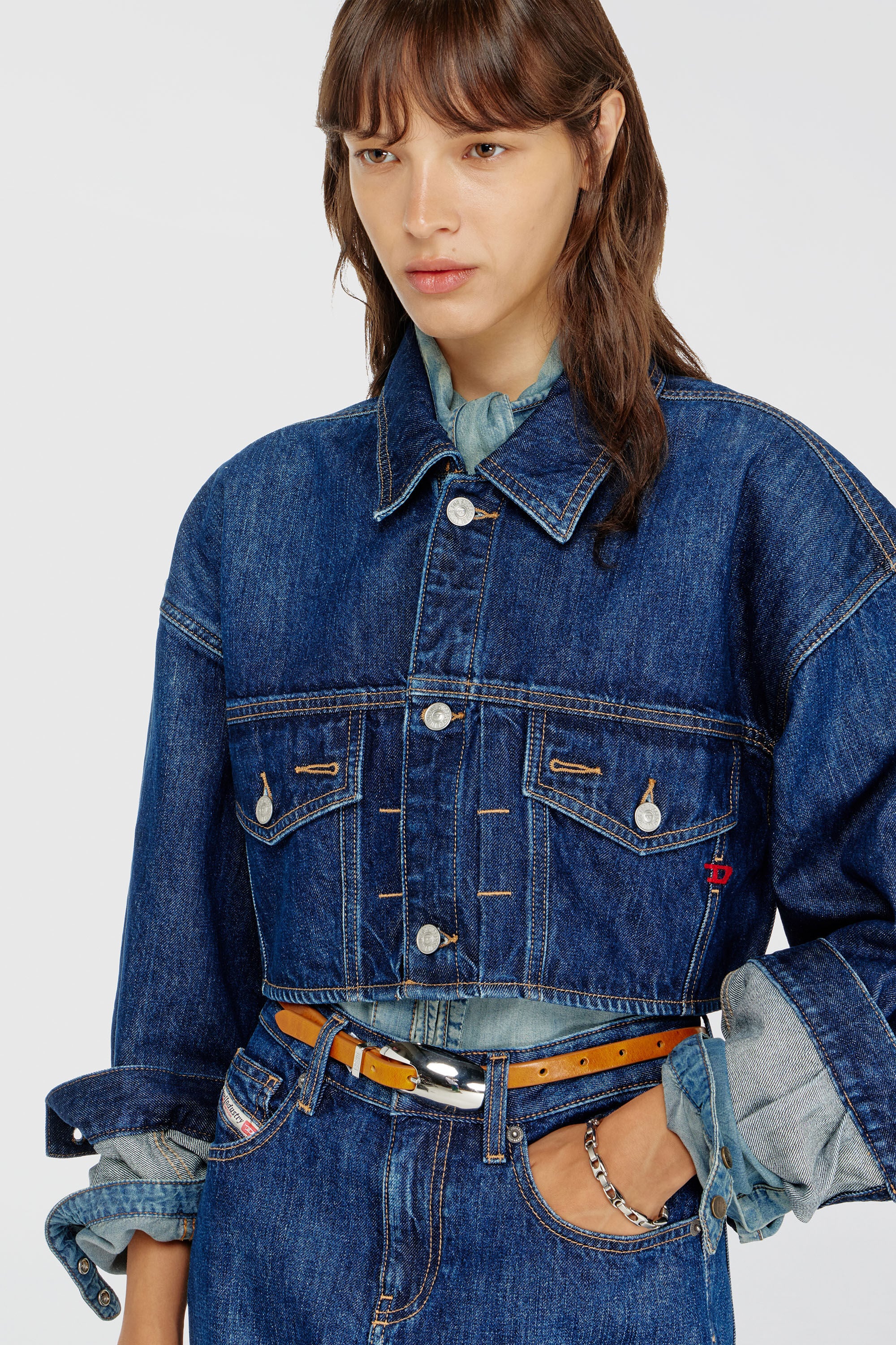 Diesel - DE-MALLEY, Veste trucker en denim cropped oversize Femme in Bleu - 5