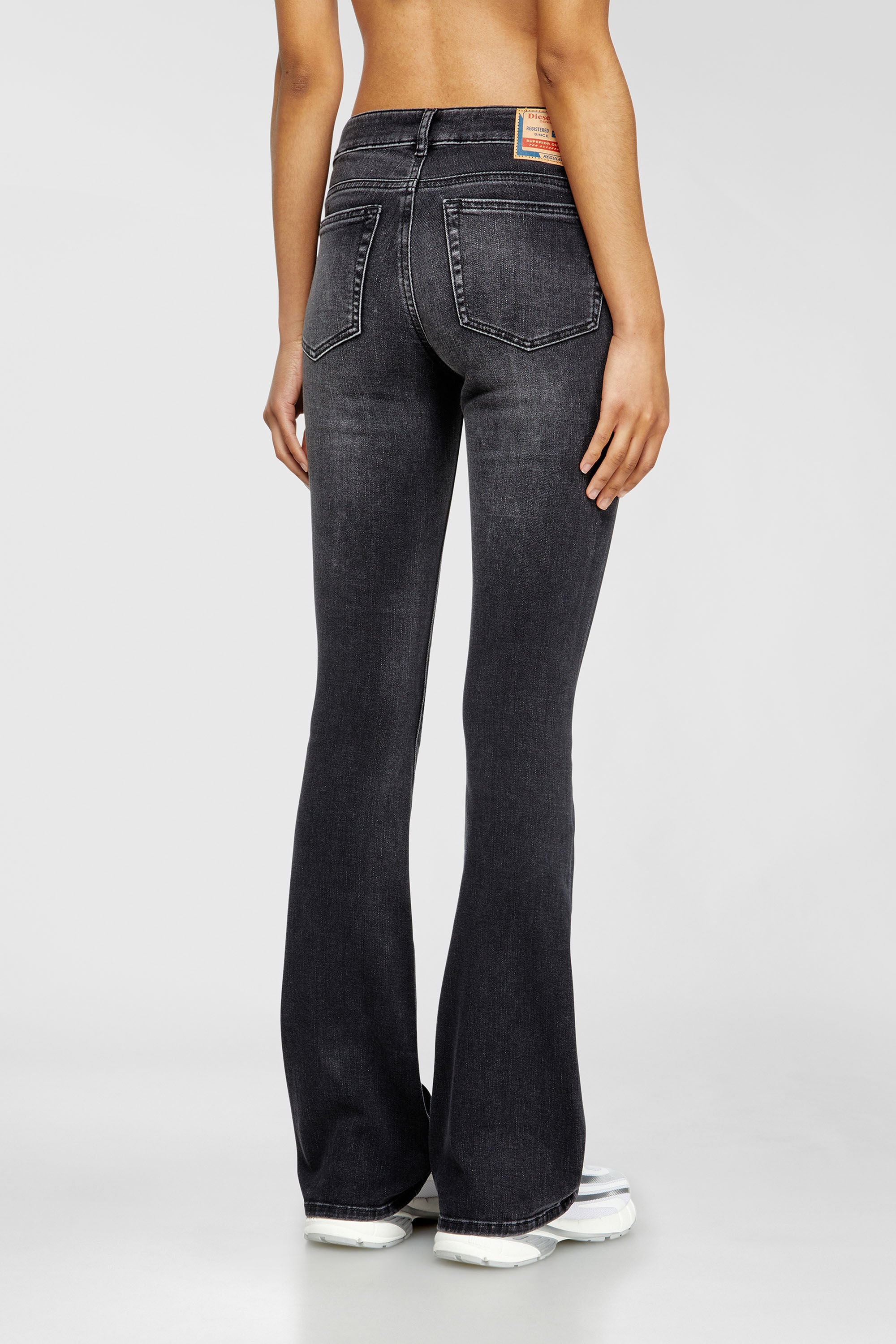 Diesel - Bootcut Jeans 1969 D-Ebbey 0DBDN Donna, Nero/Grigio scuro - Image 3
