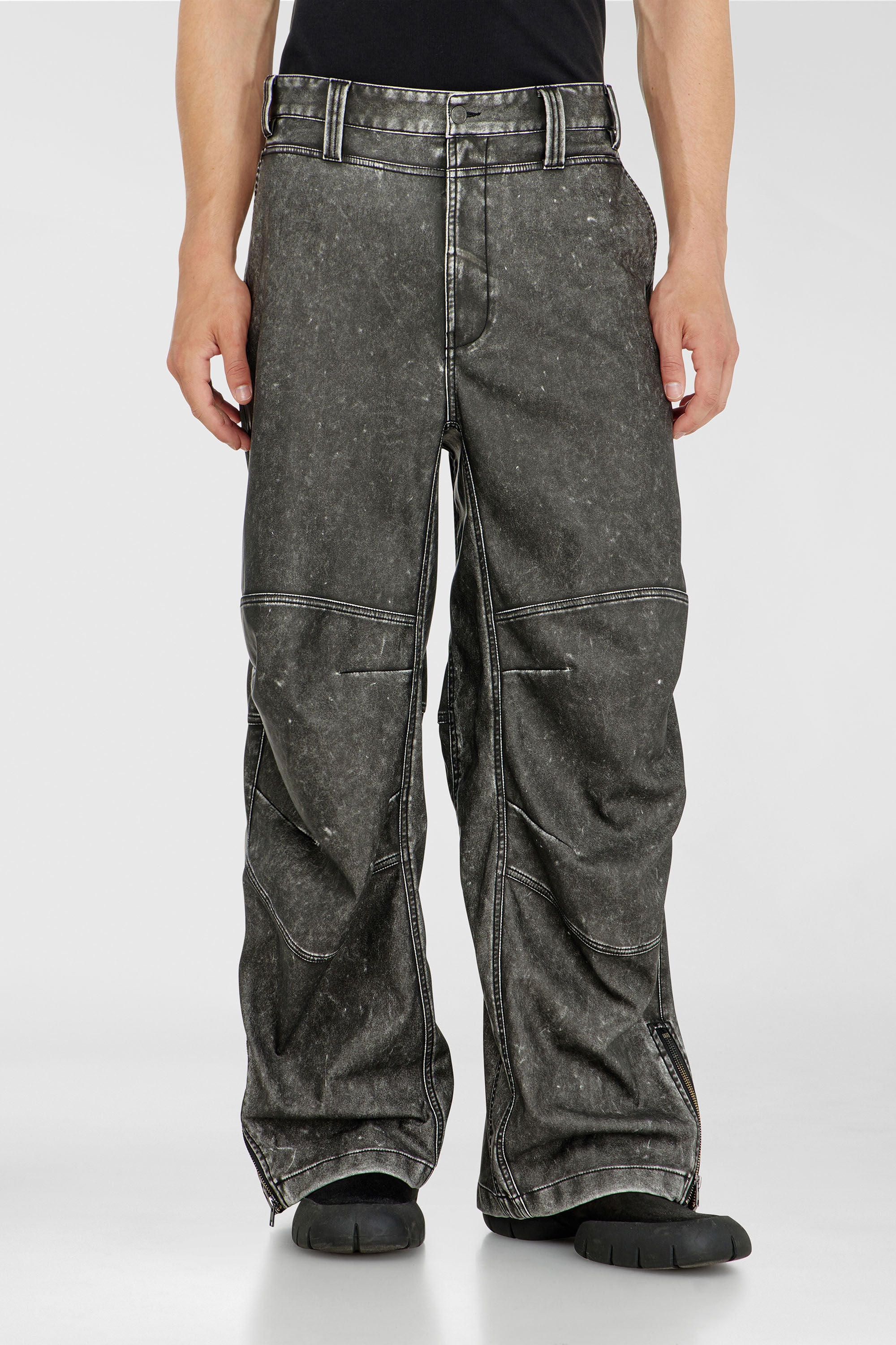 Diesel - P-DELLY-NJCJ, Pantaloni in tessuto doppiato effetto distressed Uomo in Grigio - 3