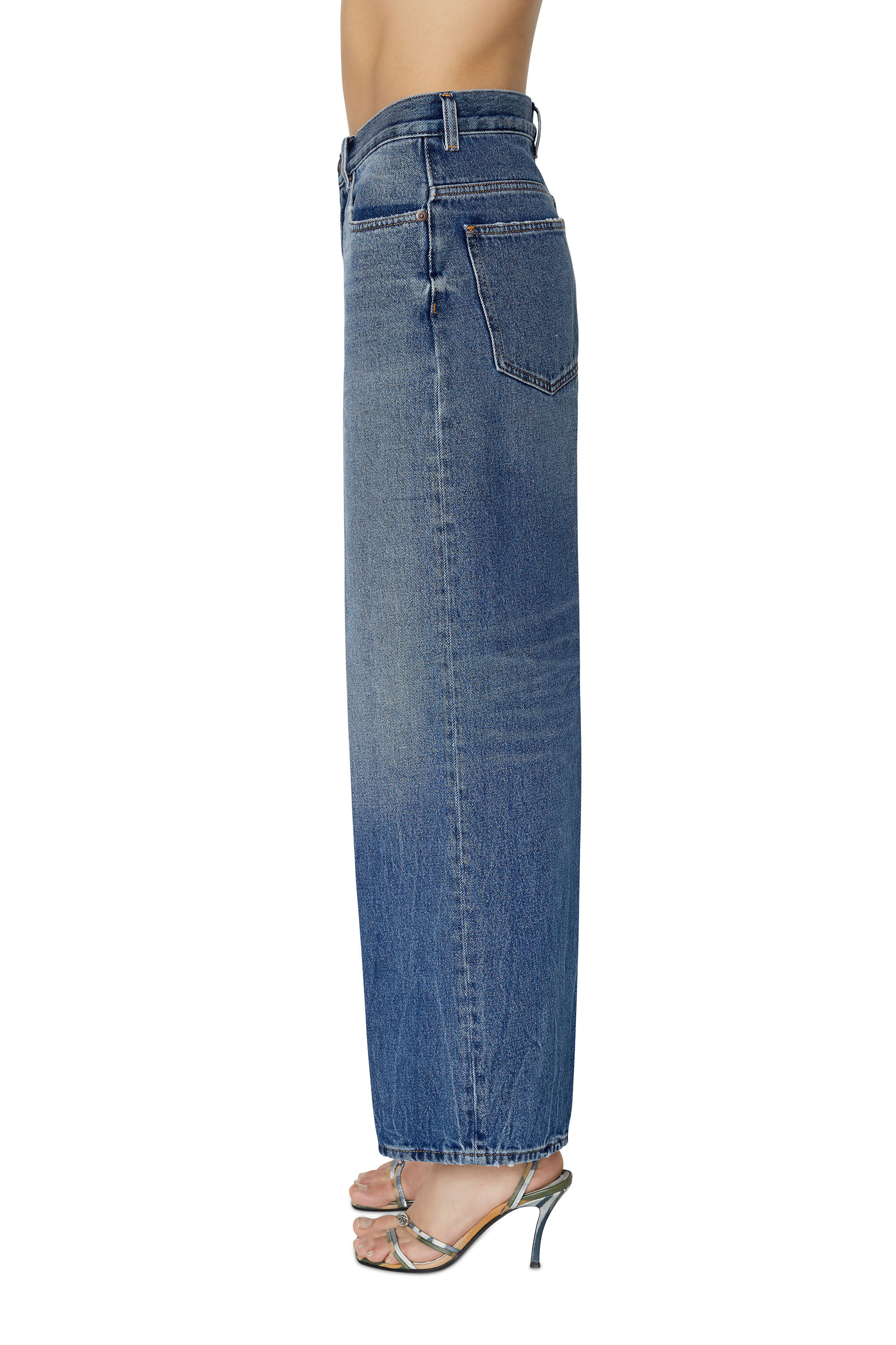 Diesel - 2000 Widee 09E03 Bootcut and Flare Jeans, Blu medio - Image 5