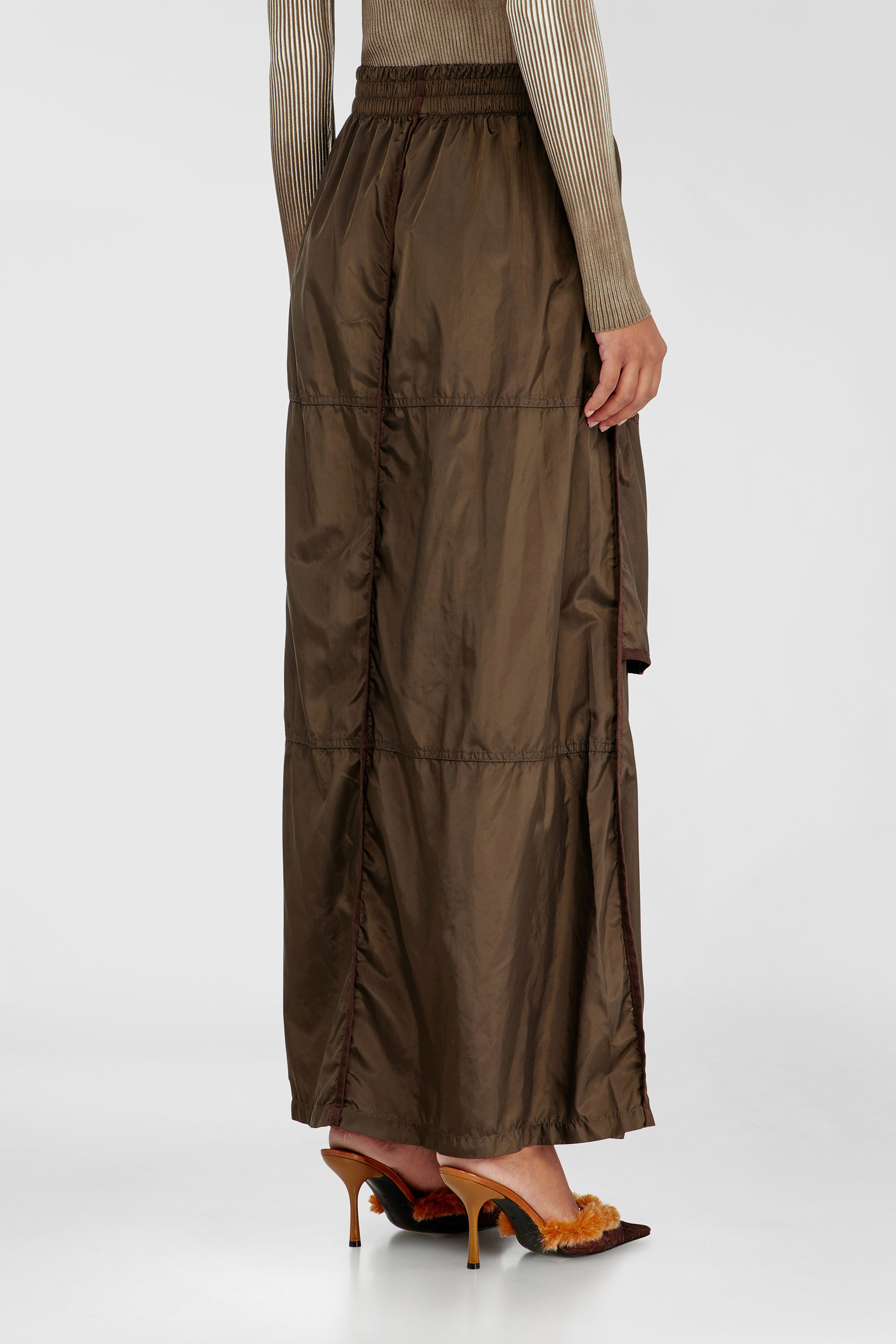 Diesel - O-HYTON, Gonna maxi stile windbreaker con zip frontale Donna in Marrone - 4