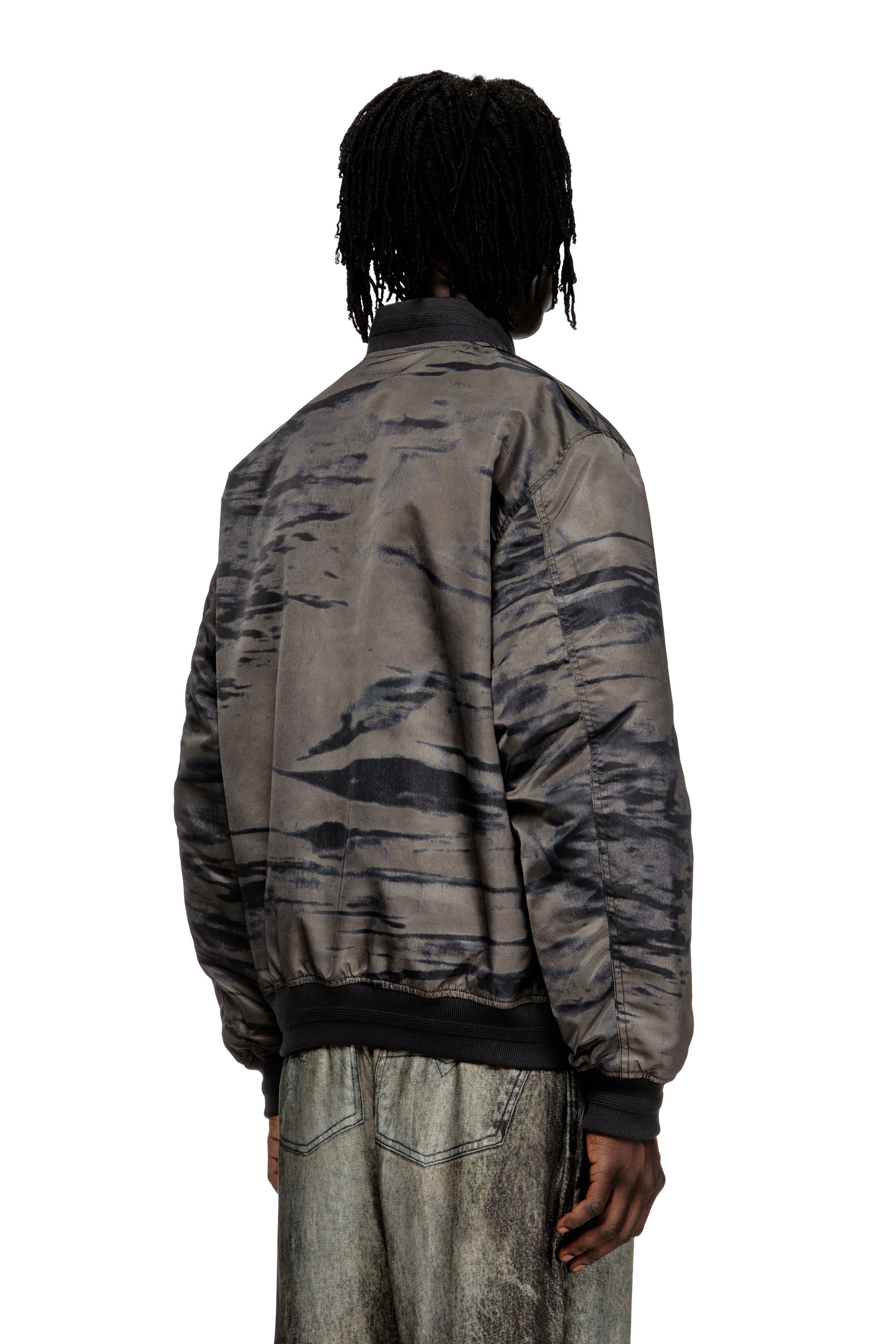 Diesel - J-KEPES-DLBZ, Giacca bomber imbottita in raso stampato Uomo in Multicolor - 4