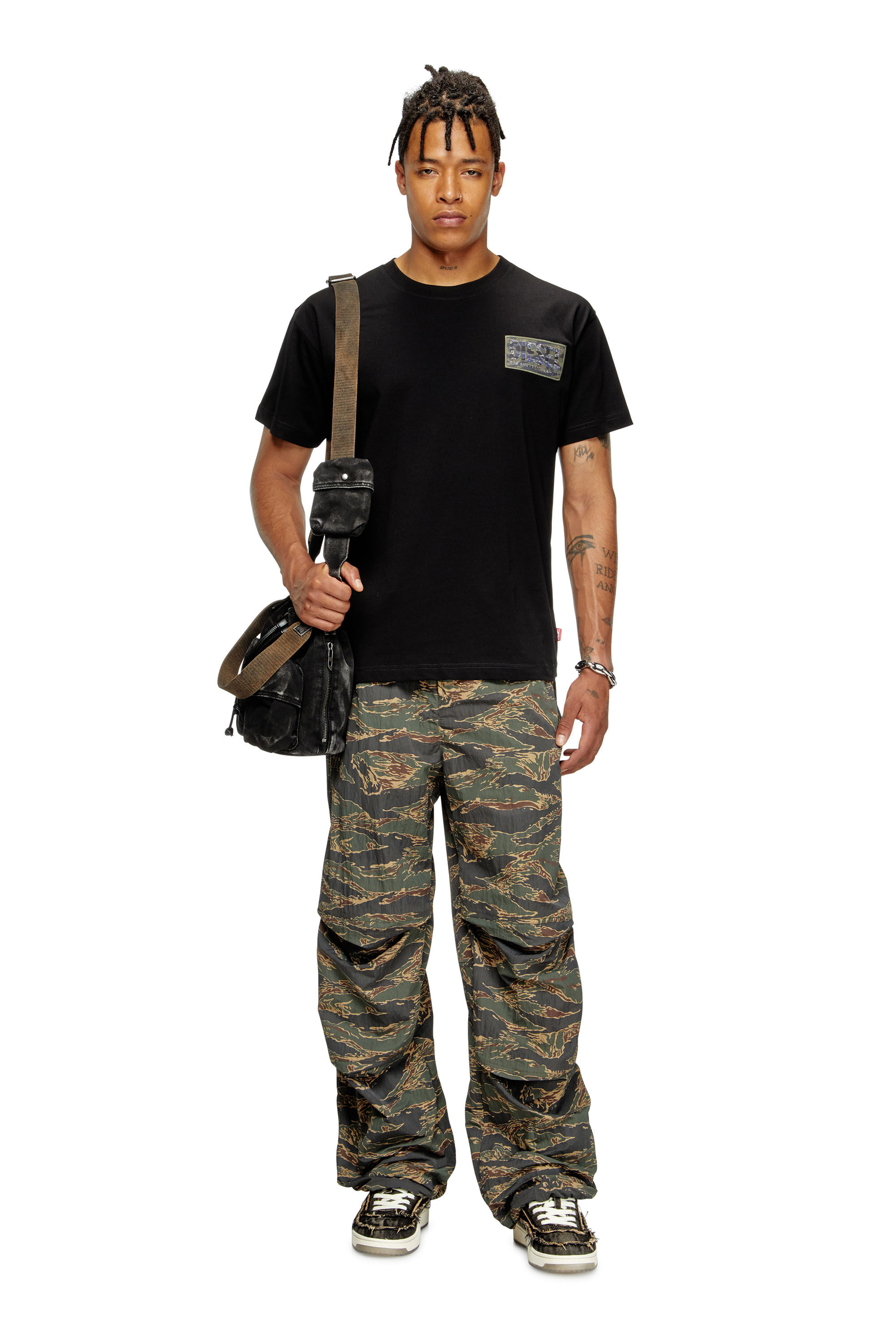 Diesel - T-NORM-T3, T-shirt camouflage con patch logo Uomo in Nero - 1
