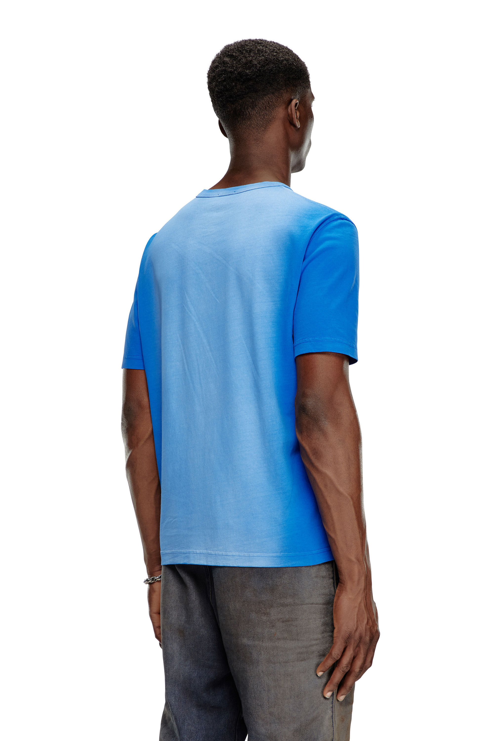 Diesel - T-ADJUST-Q2, Herren T-Shirt aus besprühtem Baumwolljersey in Blau - Image 4