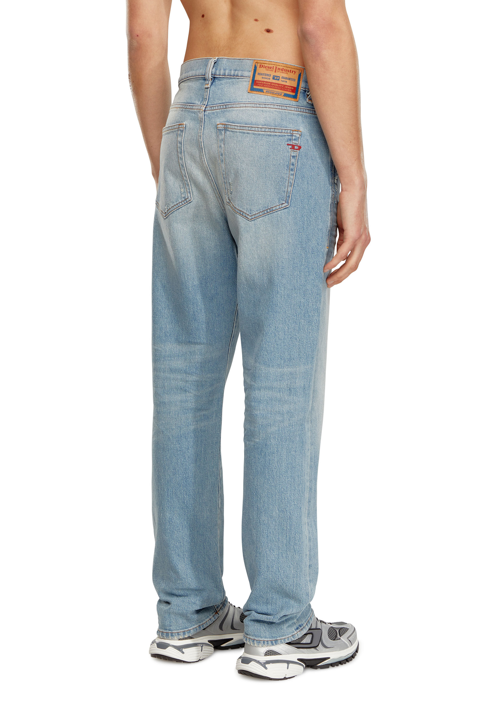 Diesel - Straight Jeans 2020 D-Viker 09H39, Blu Chiaro - Image 4