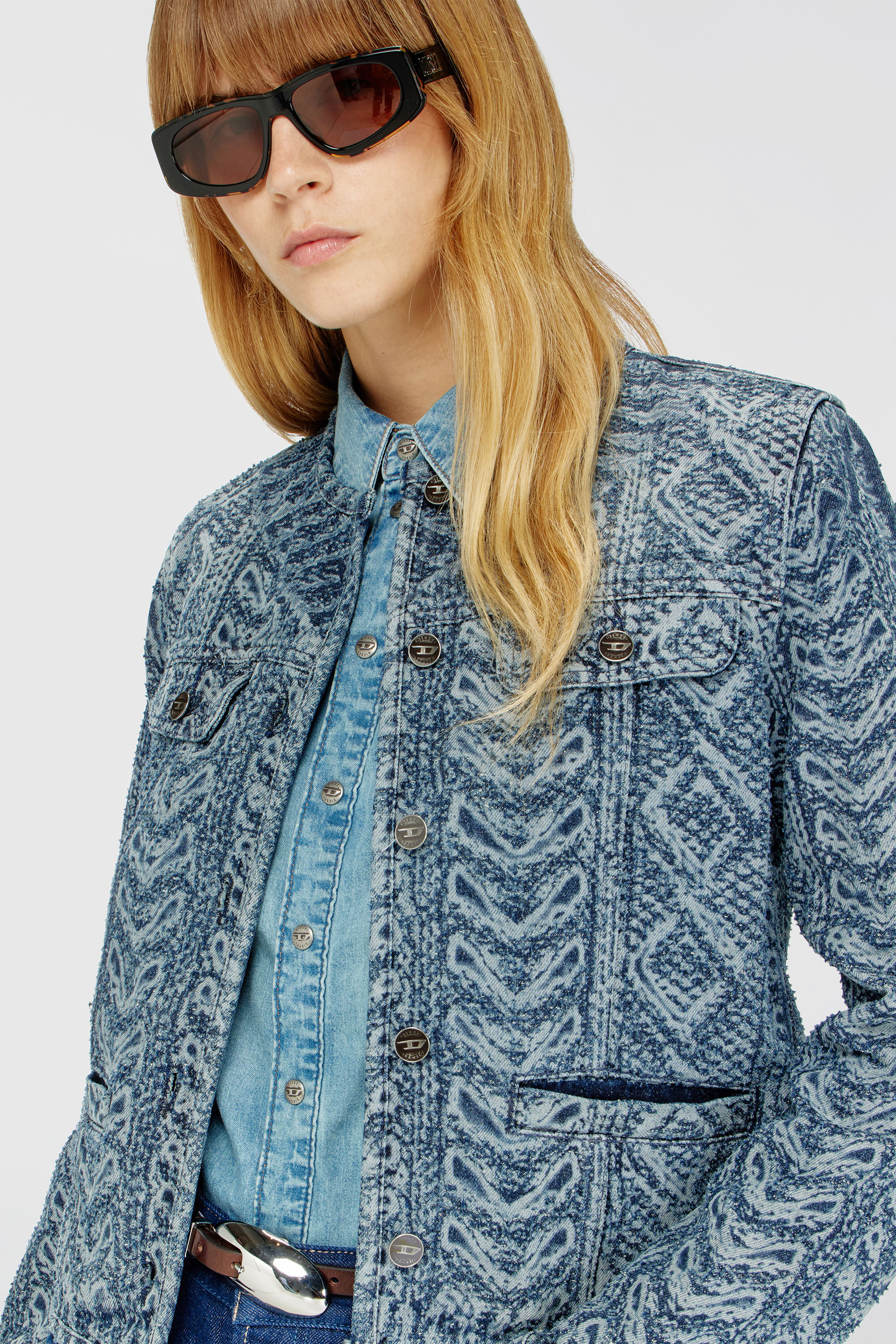 Diesel - DE-GRAFY-S2, Veste sans col en denim effet maille torsad&eacute;e Femme in Bleu - 5