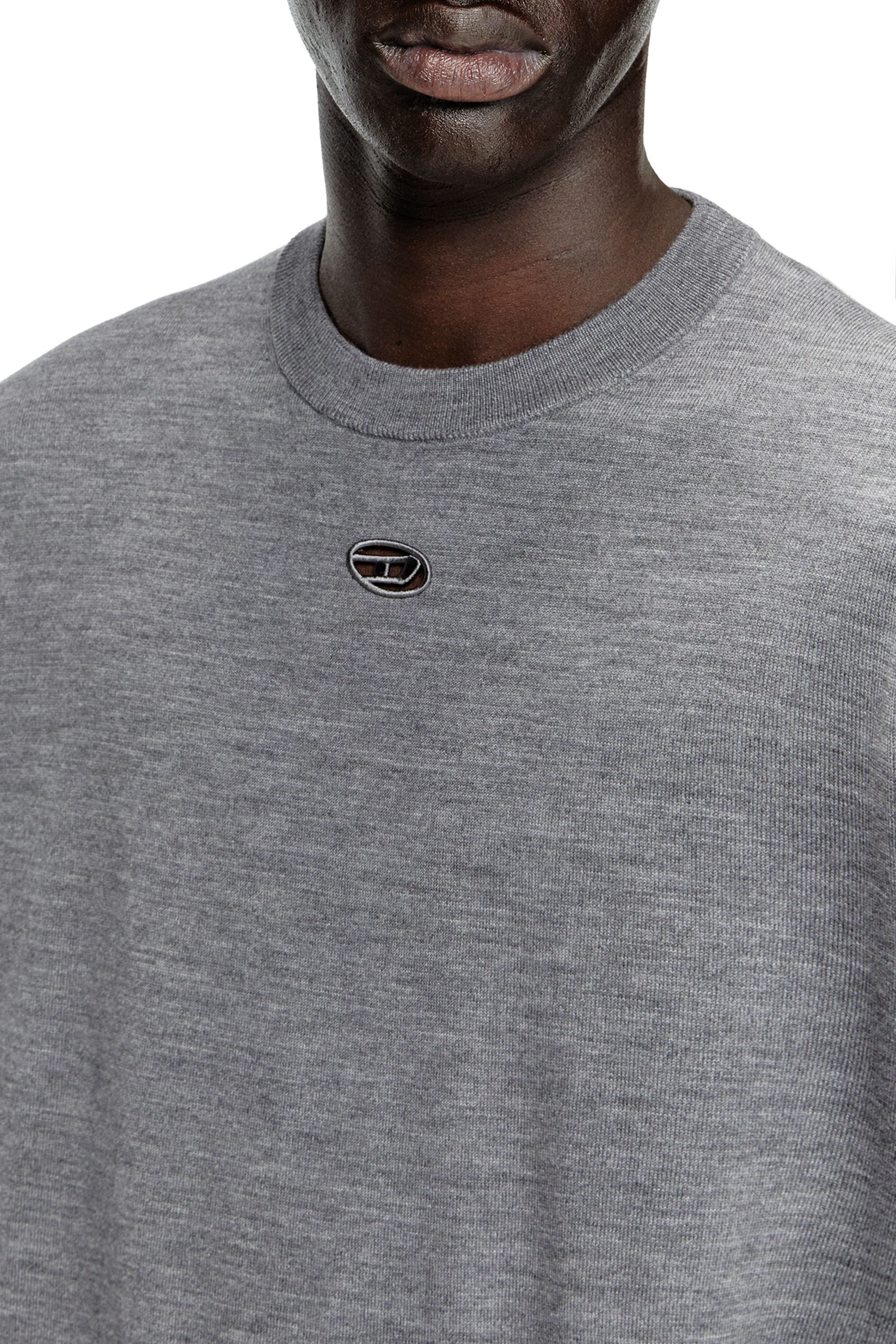 Diesel - K-VALIAM, Pull en laine avec logo cut-out Homme in Gris - 5