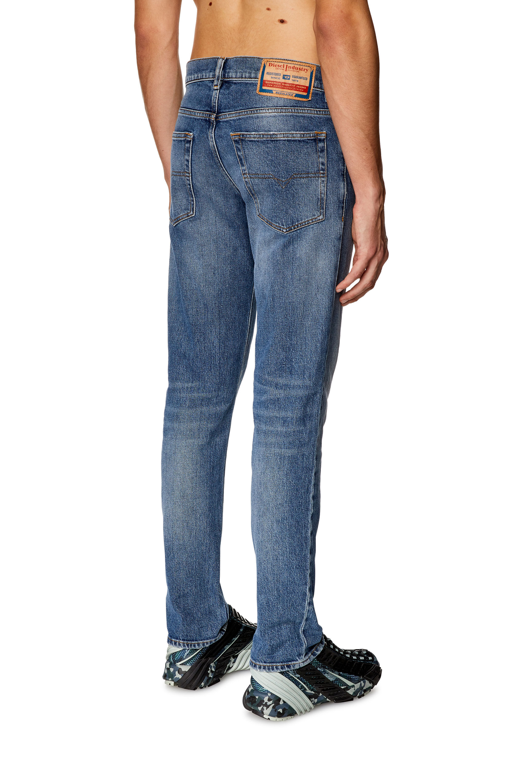 Diesel - Tapered Jeans 2023 D-Finitive 09I16, Bleu moyen - Image 4