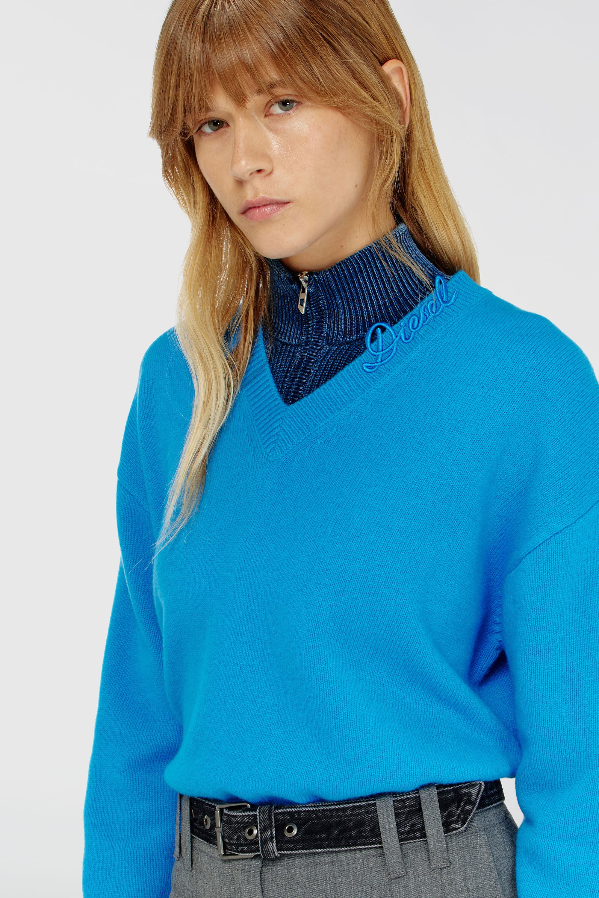 Diesel - M-IMOSA, Damen Wollpullover mit V-Ausschnitt und Logo am Kragen in Azurblau - 5