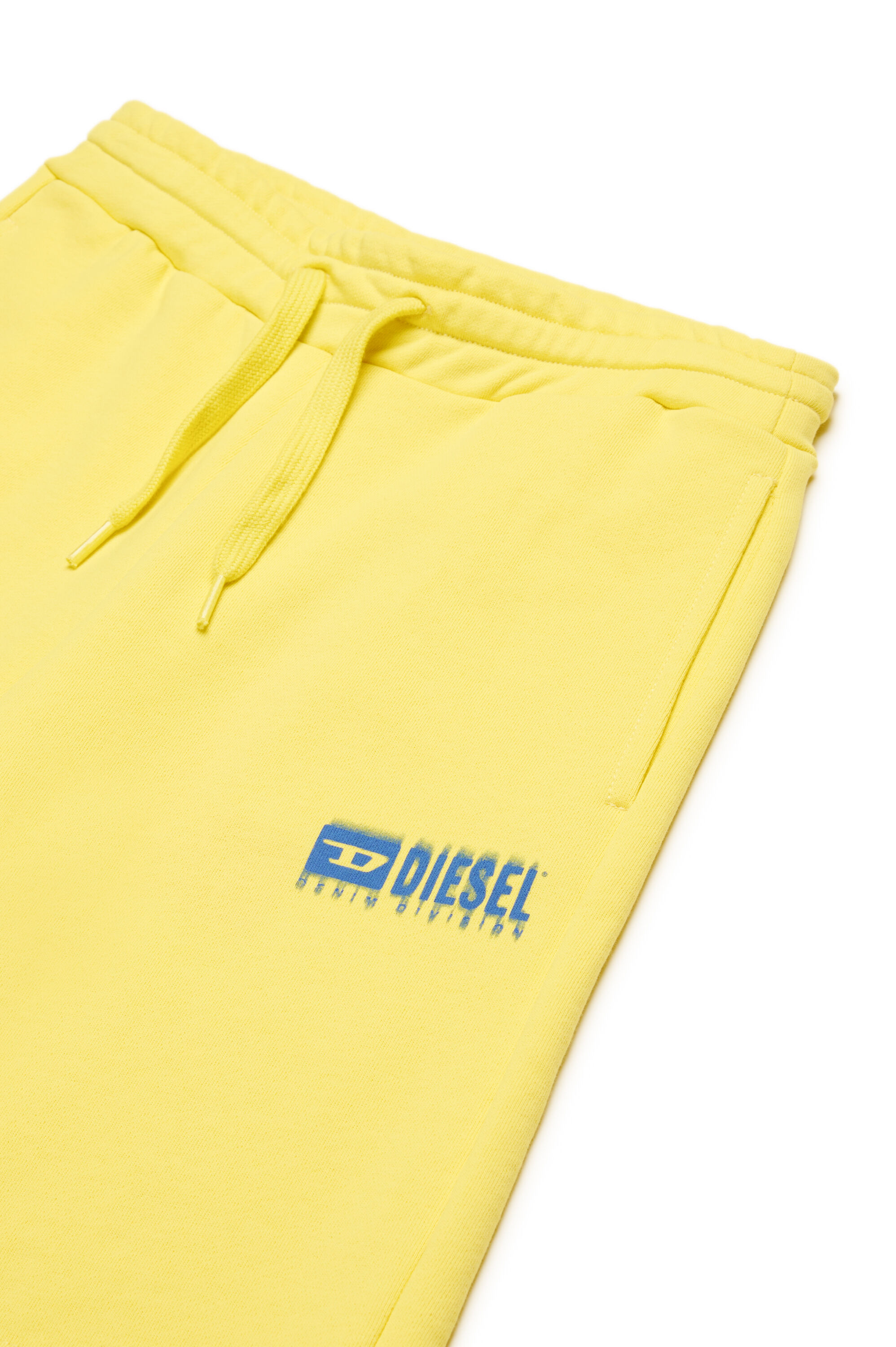 Diesel - PBASESHORT, Herren Sweatshorts mit Dégradé-Logo in Gelb - 3