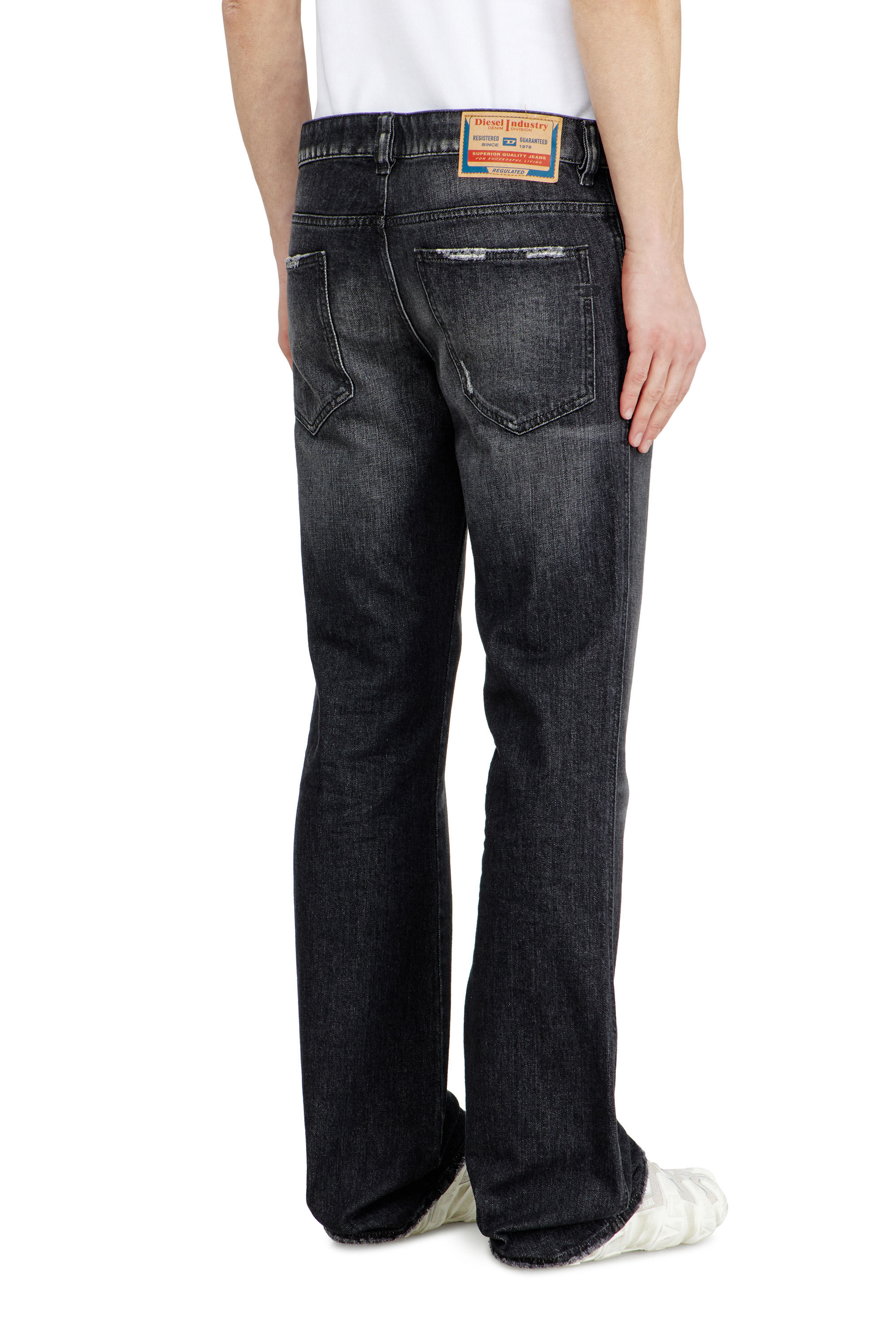 Diesel - Bootcut Jeans 1998 D-Buck 09L50 Uomo, Nero/Grigio scuro - Image 5