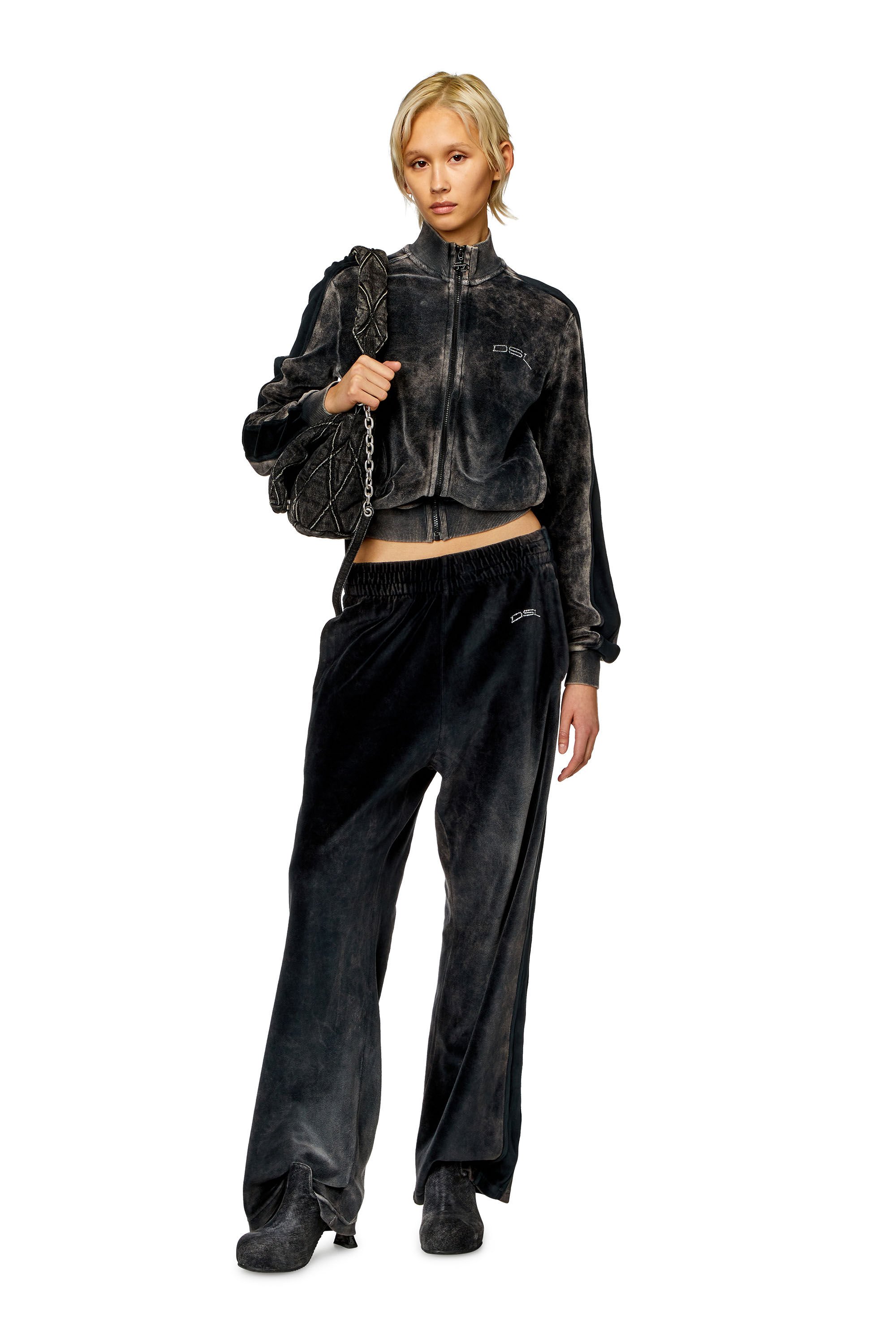 Diesel - P-MARTYN, Femme Pantalon de survêtement ample en chenille délavé à l'acide in Noir - Image 1