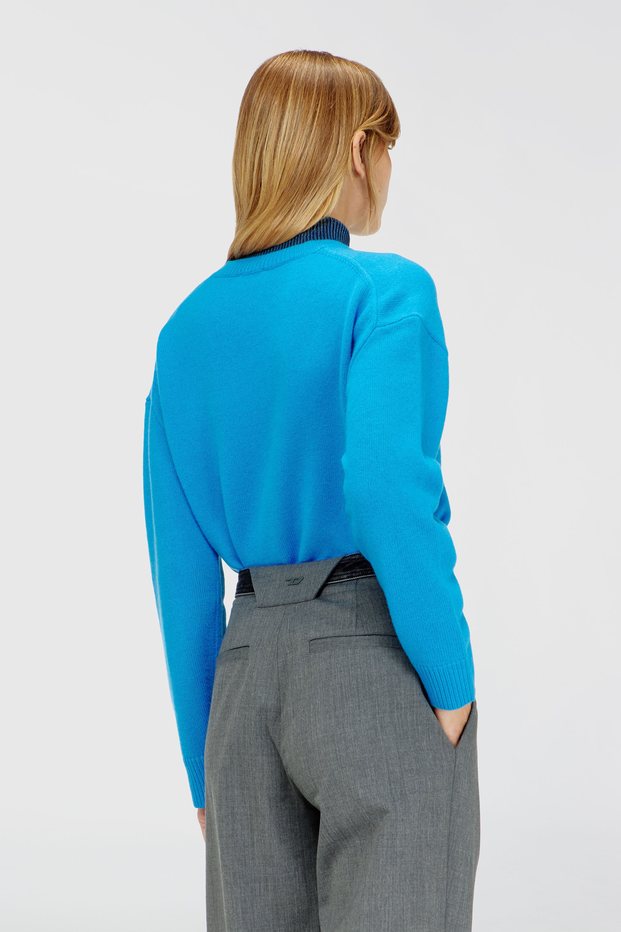 Diesel - M-IMOSA, Damen Wollpullover mit V-Ausschnitt und Logo am Kragen in Azurblau - 4
