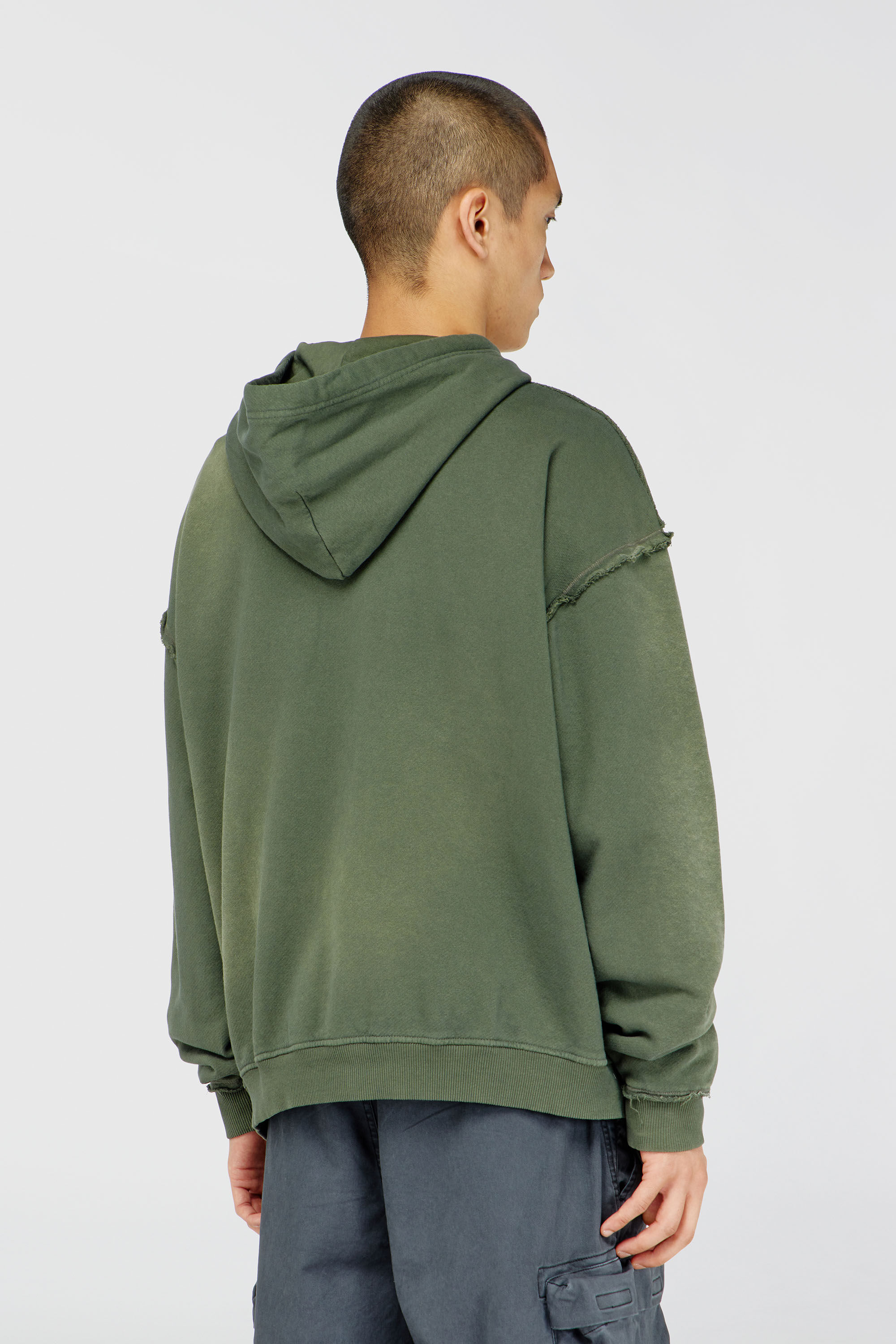 Diesel - S-POCK-HOOD, Sweat &agrave; capuche en coton d&eacute;lav&eacute; avec d&eacute;tails effiloch&eacute;s Homme in Vert - 4