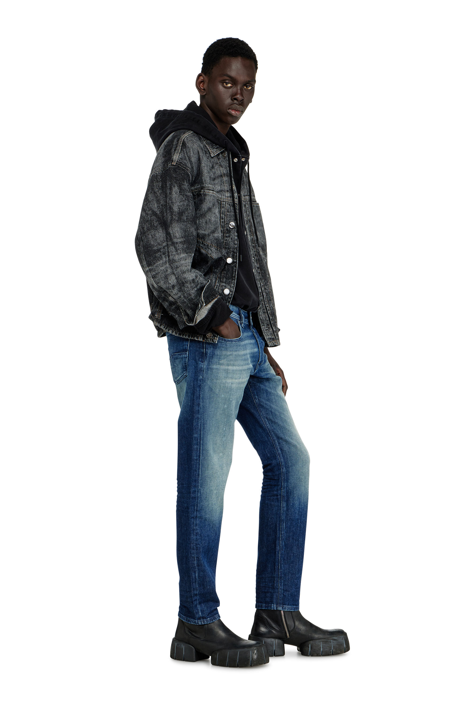 Diesel - Regular Jeans 1986 Larkee-Beex 0KBBR Uomo, Blu Scuro - Image 2