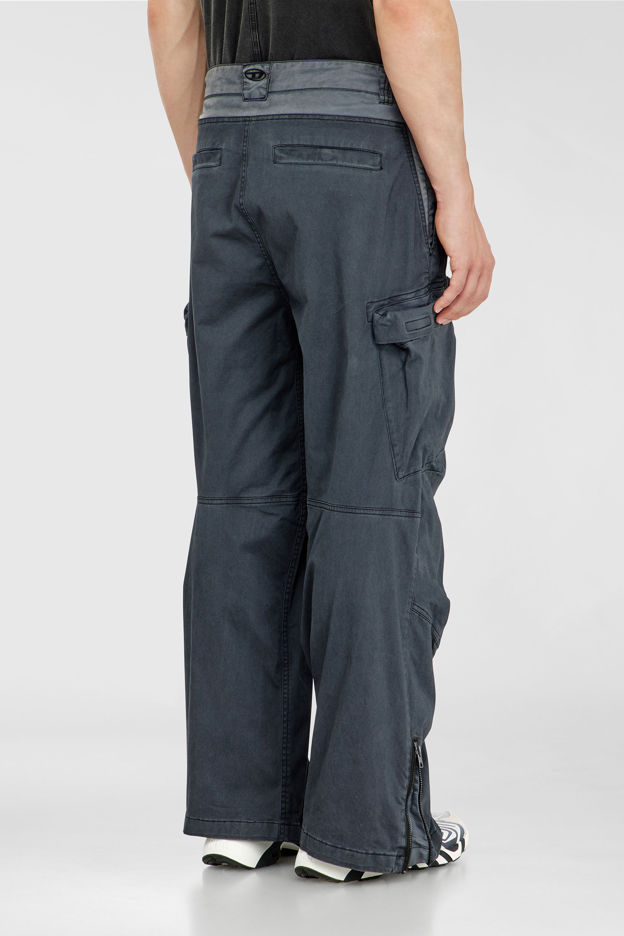 Diesel - P-DELLS, Pantaloni cargo in cotone e nylon Uomo in Blu - 4