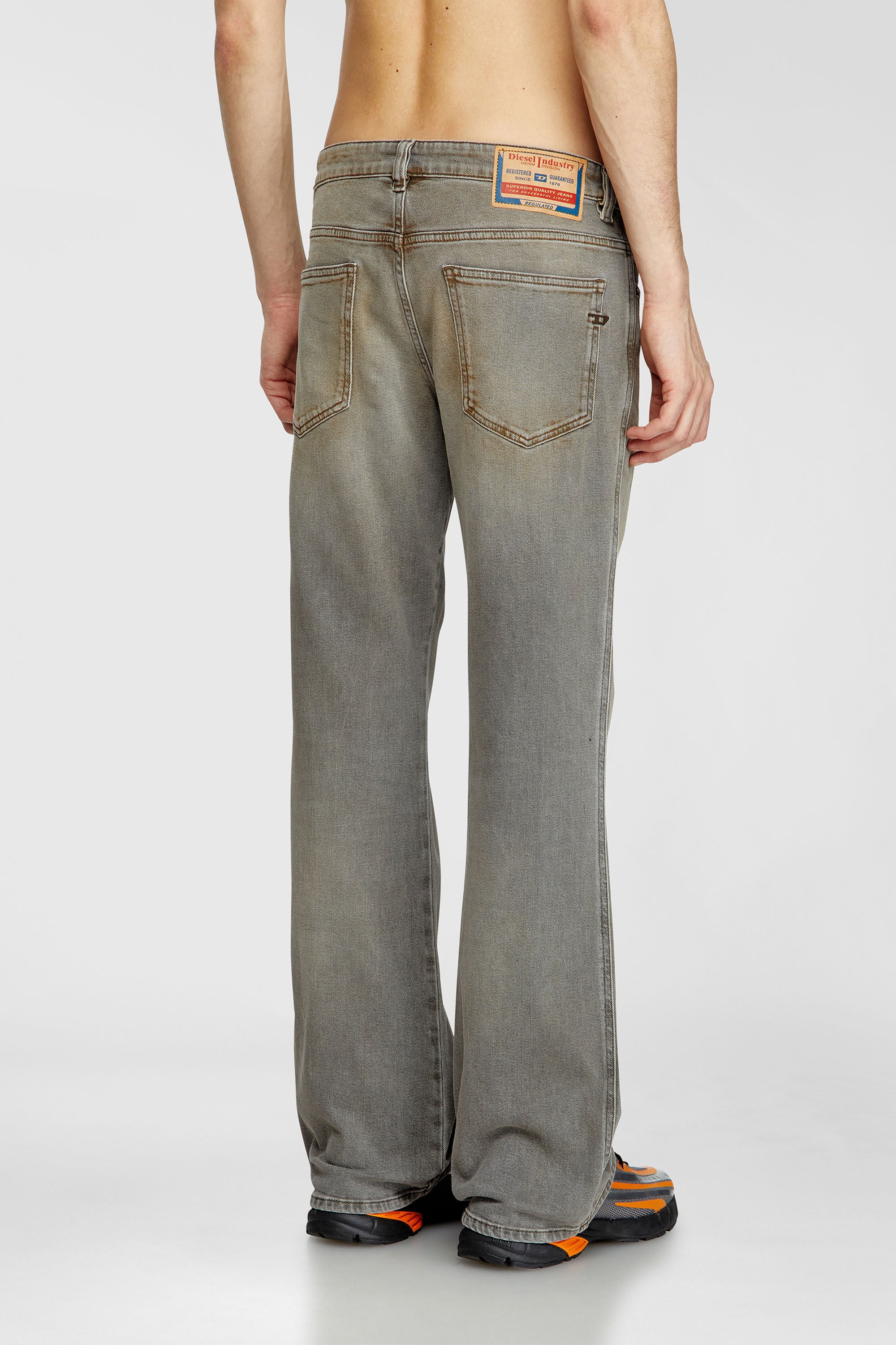 Diesel - Herren Bootcut Jeans 1998 D-Buck 09L37, Hellgrau - 3