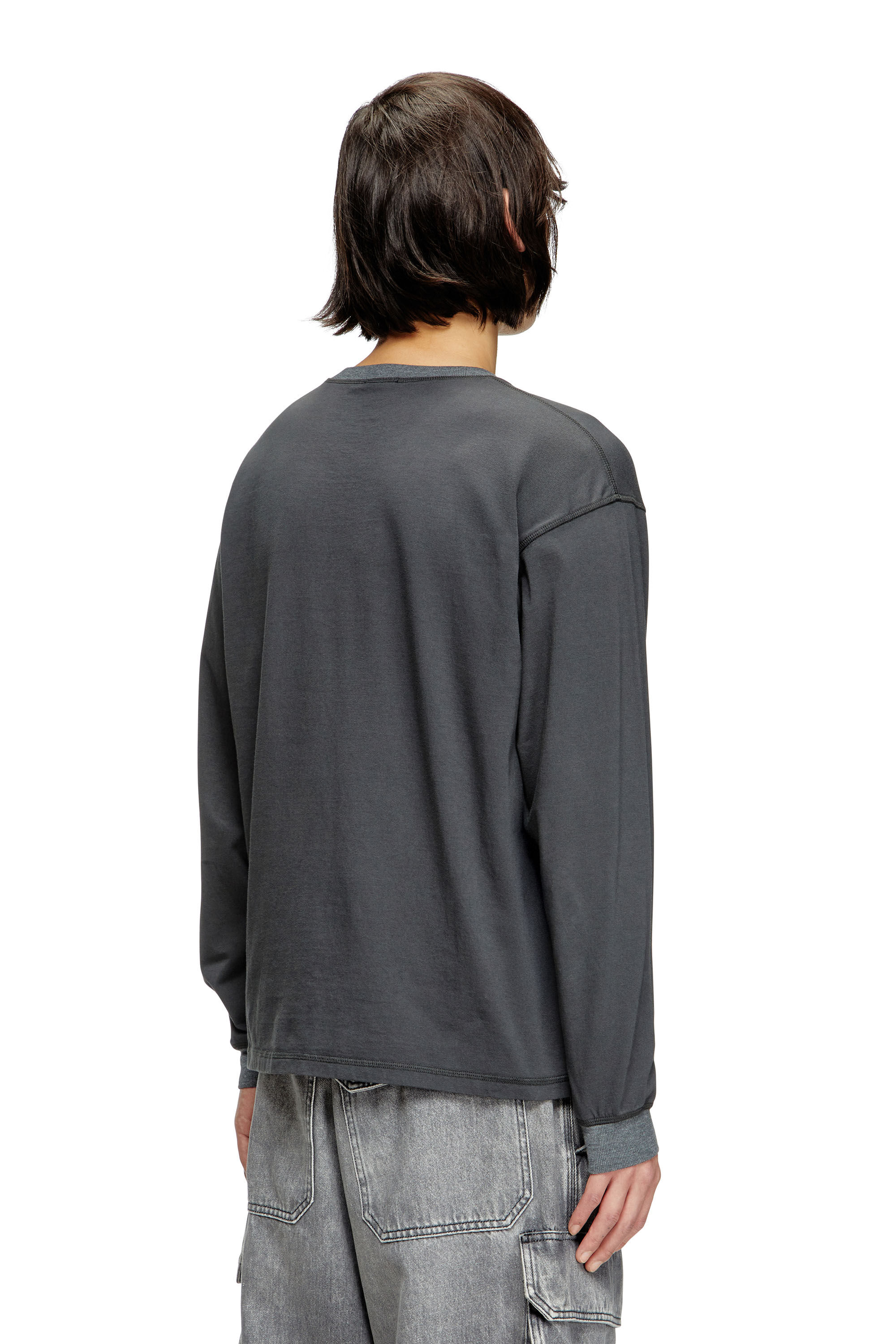 Diesel - T-BOXT-LS-HOSHI, Unisex Langarm-T-Shirt mit Anhänger-Halskette-Print in Dunkelgrau - 4
