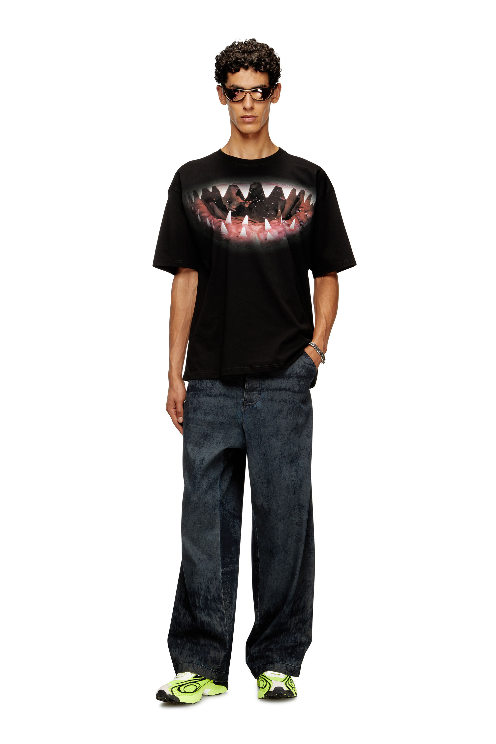 Diesel - T-BOXT-T21, T-shirt en coton avec imprimé bouche de requin Homme in Noir - 1