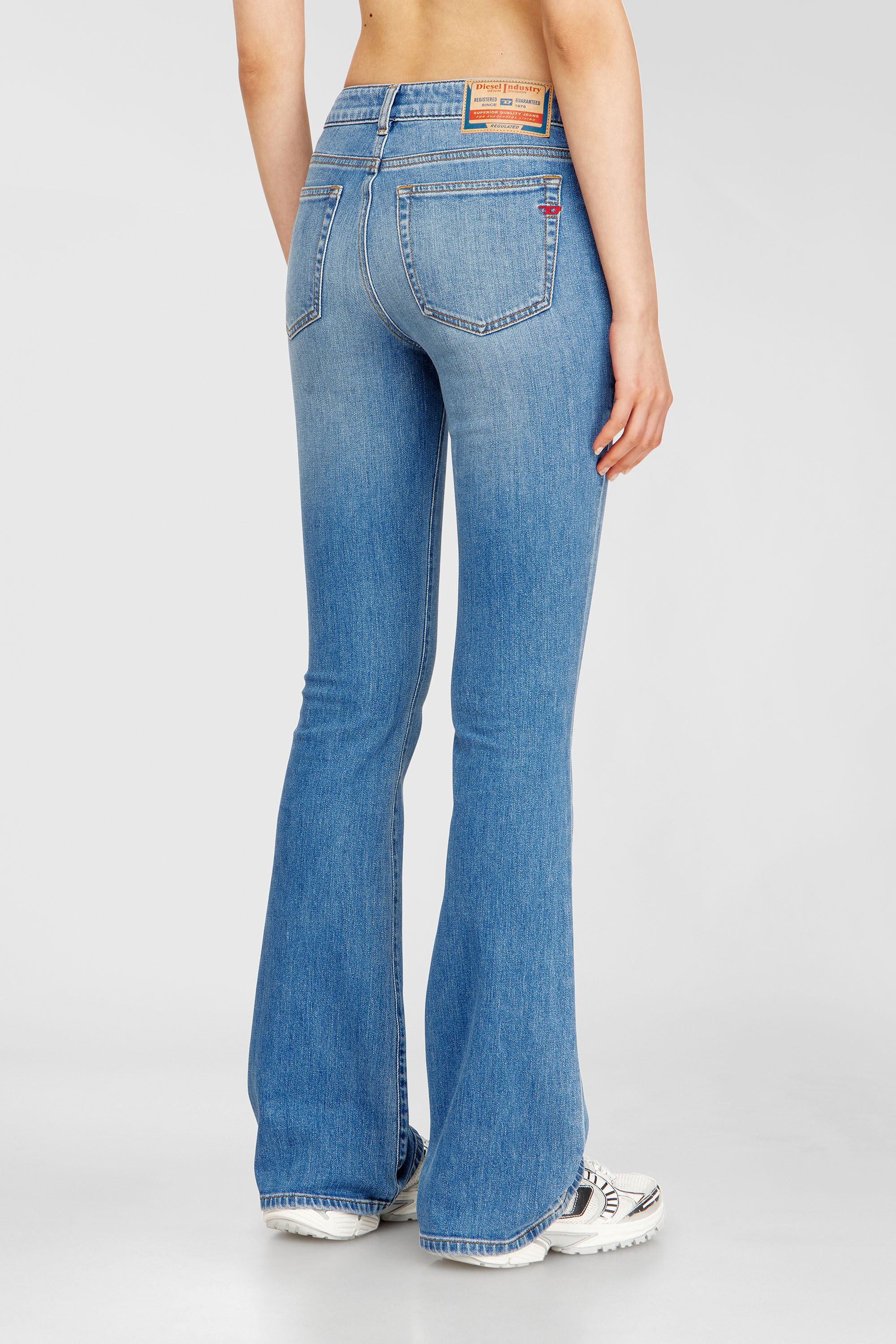 Diesel - Bootcut Jeans 1969 D-Ebbey 0ADBH Donna, Blu Chiaro - Image 3