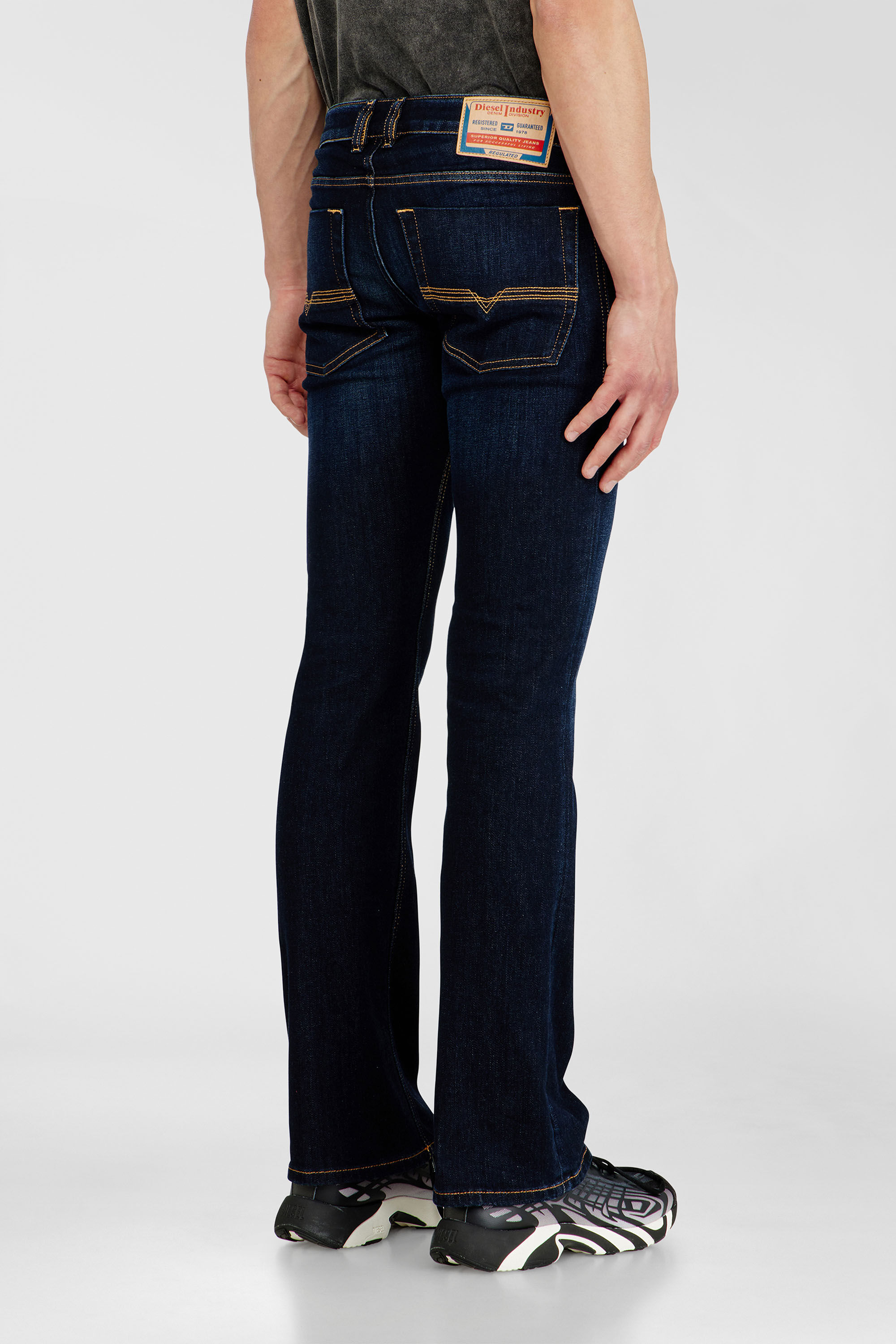 Diesel - Bootcut Jeans 2007 Zatiny 09Q15 Uomo, Blu Scuro - Image 5