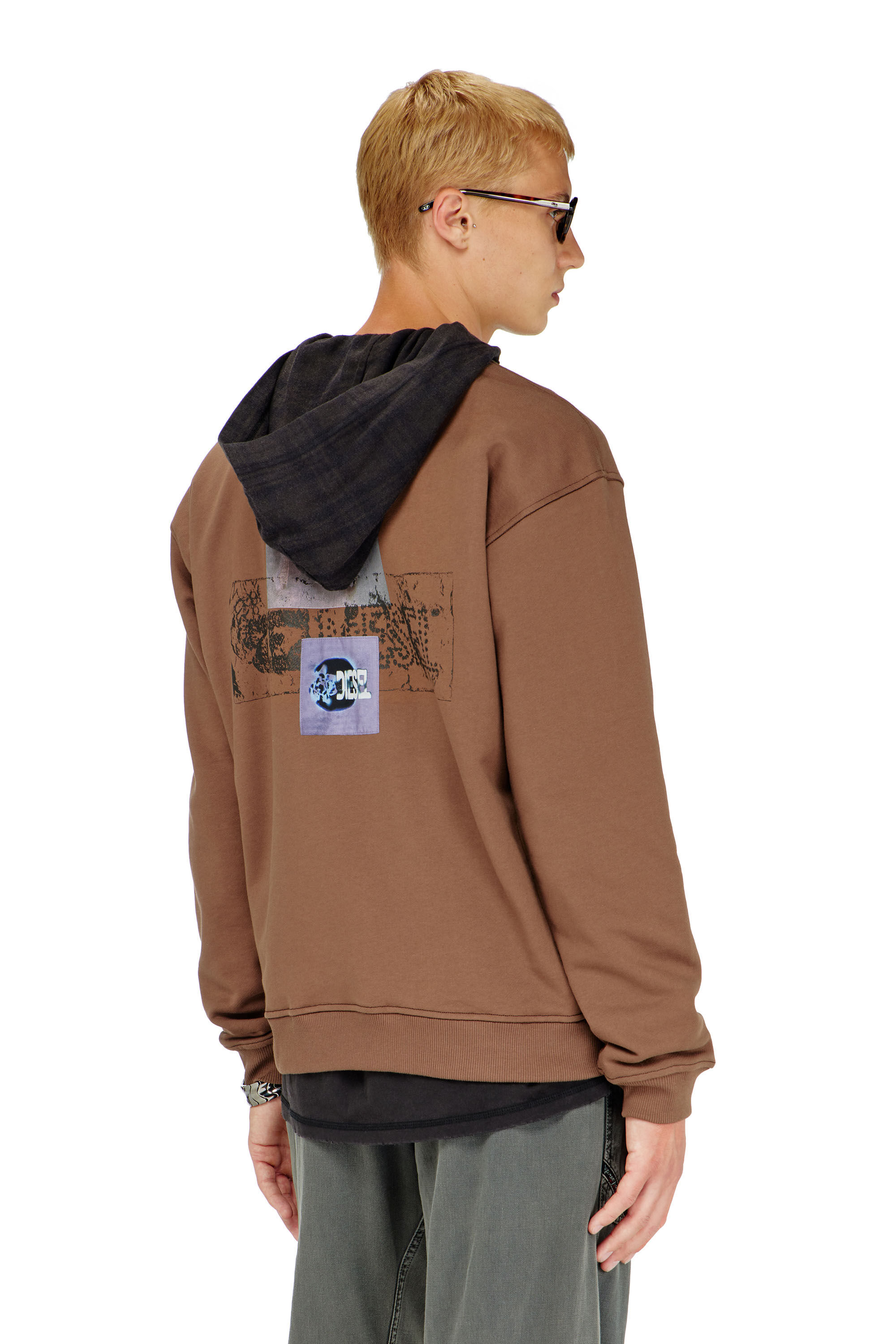 Diesel - S-NORM-AA6, Herren Sweatshirt mit grafischen Prints und patches in Braun - 3