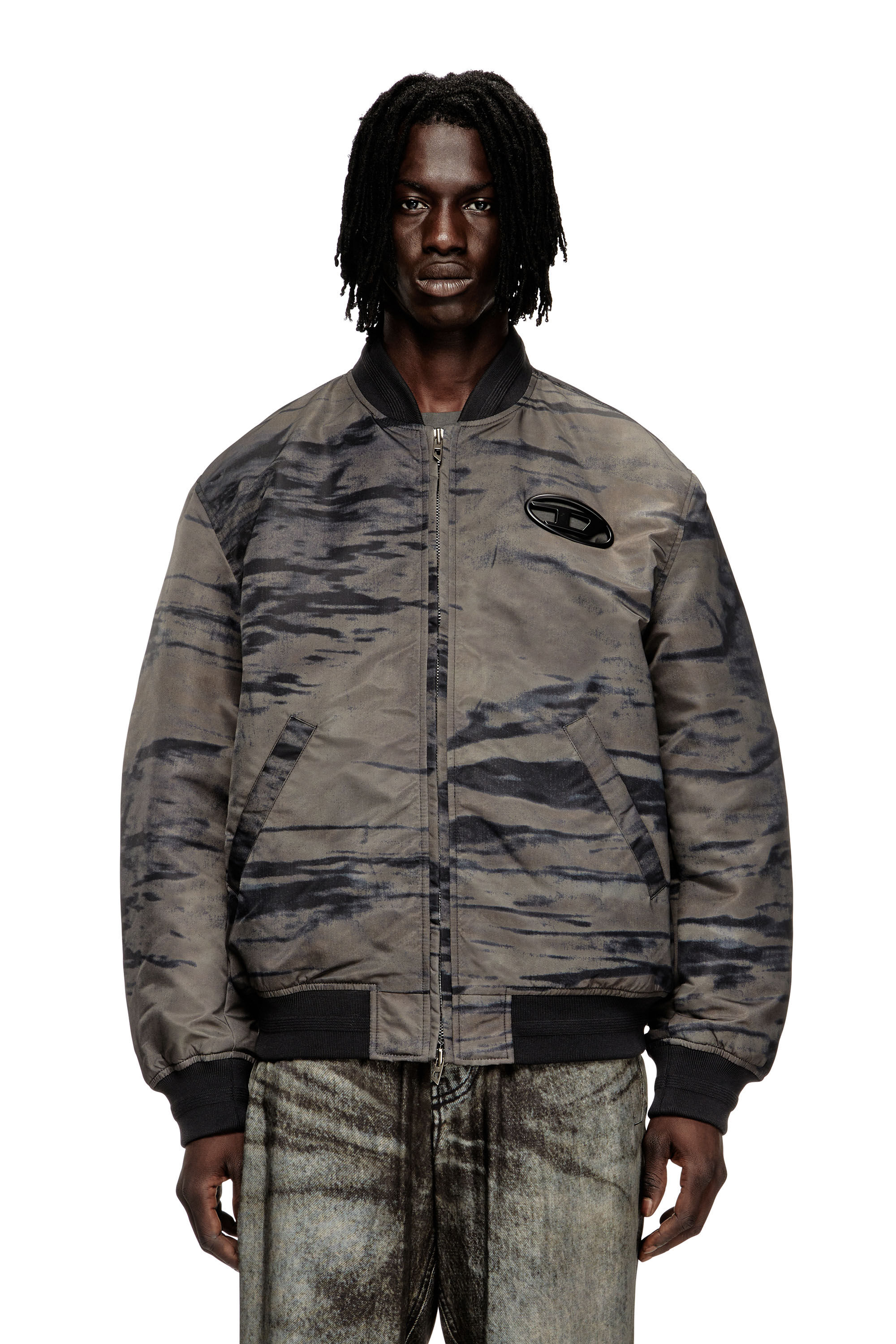 Diesel - J-KEPES-DLBZ, Giacca bomber imbottita in raso stampato Uomo in Multicolor - 3