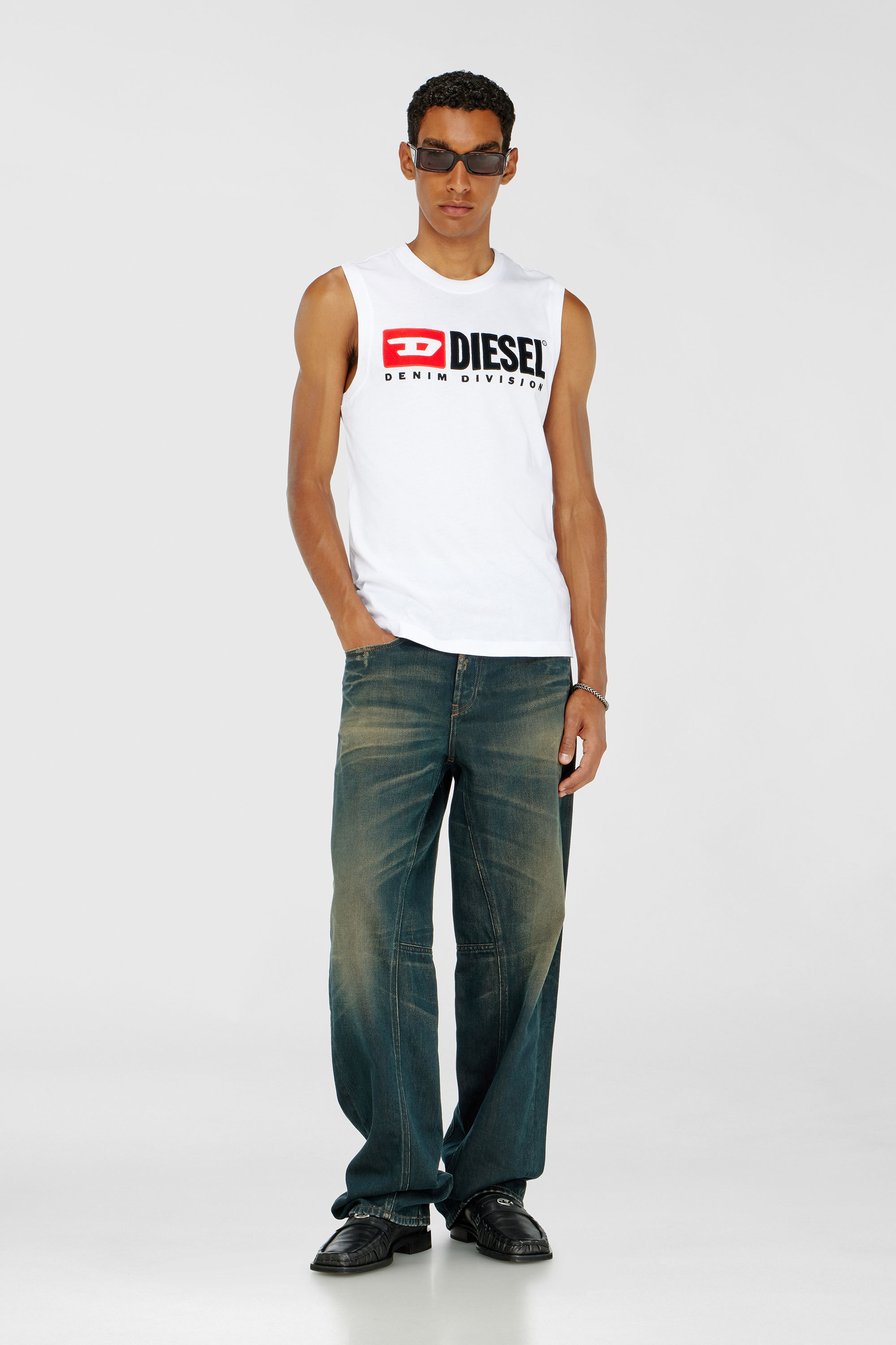 Diesel - T-ISCO-DIV, Canotta con stampa logo sul petto Uomo in Bianco - 1