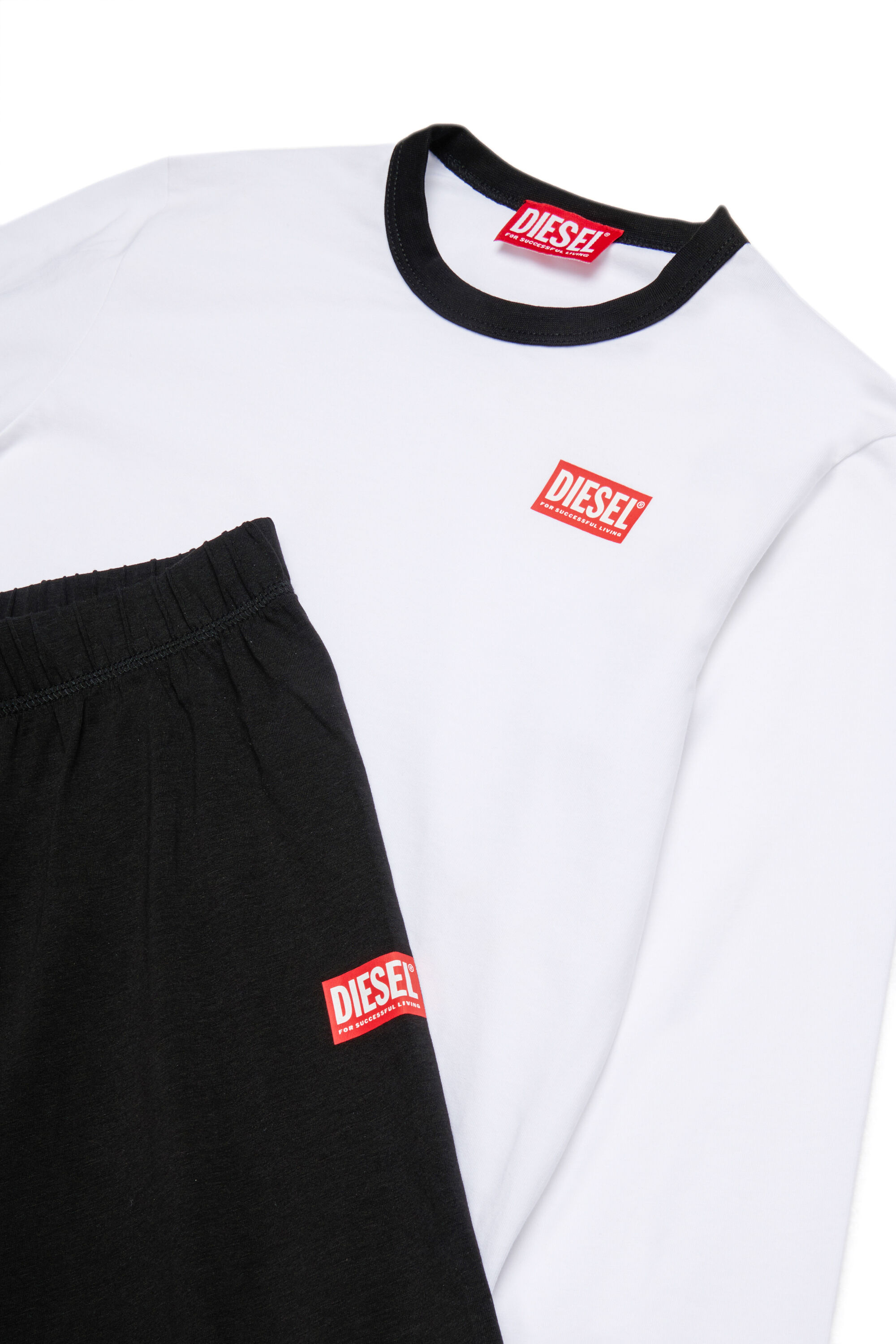 UNPER, Nero/Bianco