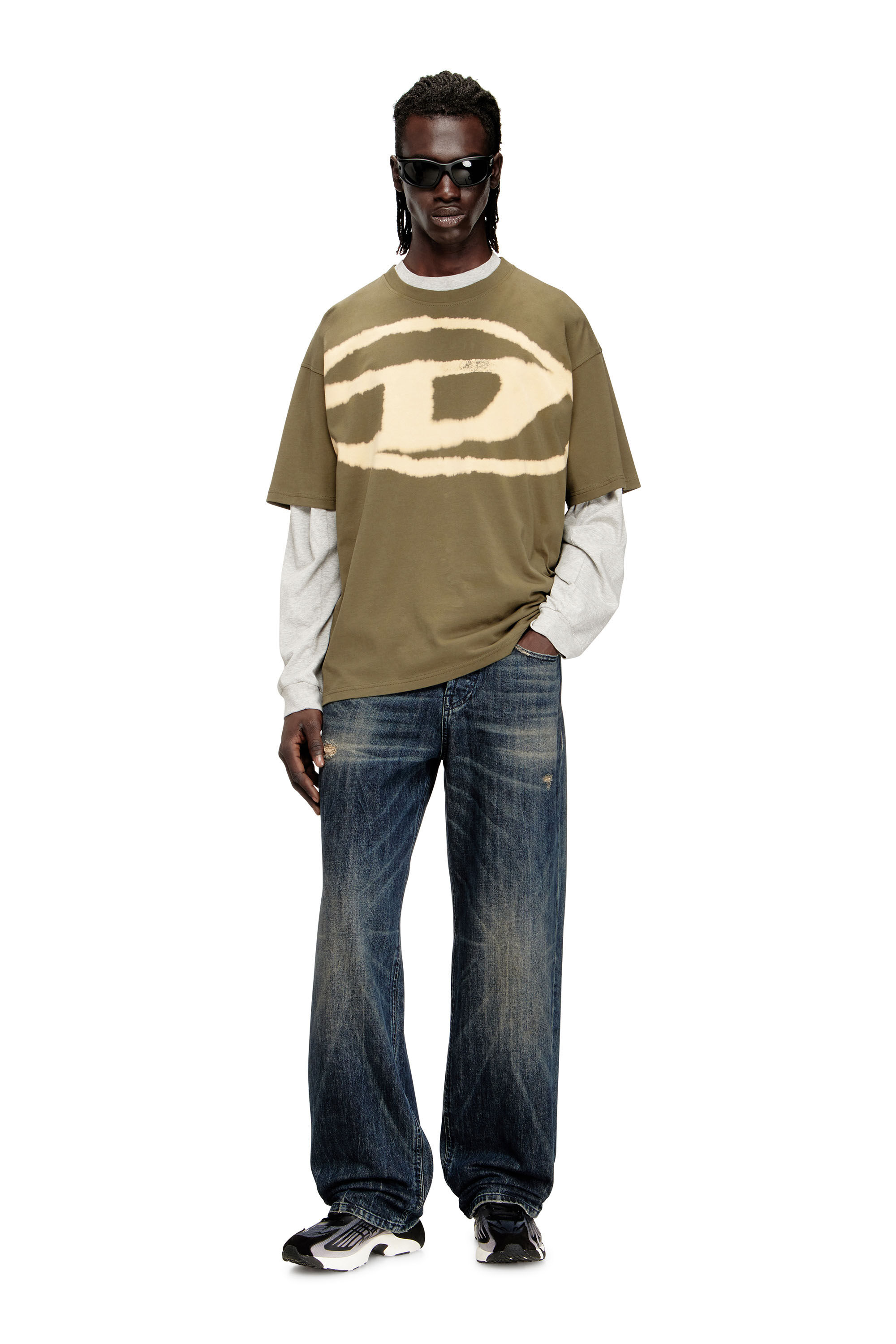Diesel - T-BOXT-BLEACH, Herren T-Shirt mit gebleichtem Oval D-Logo in Armeegrün - 1