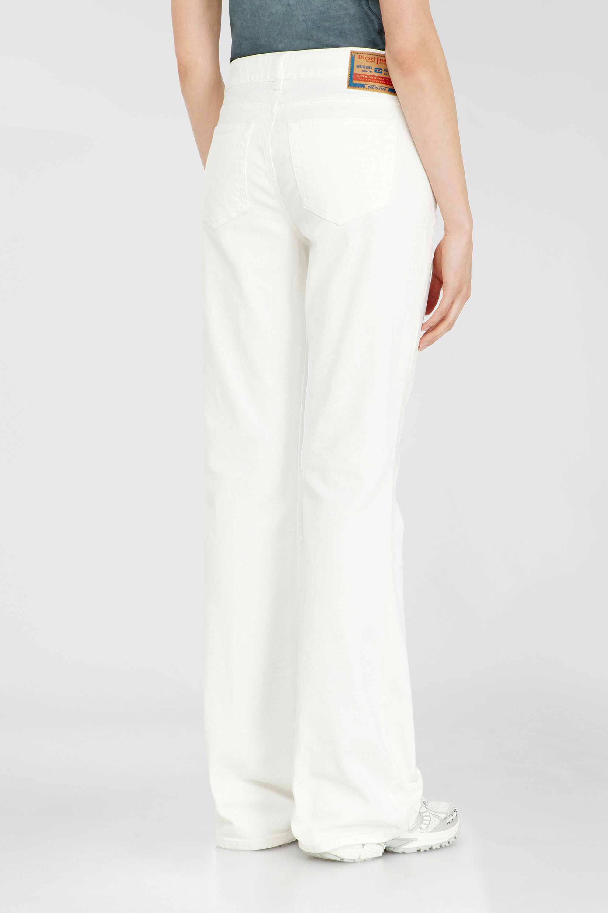 Diesel - Bootcut Jeans 1969 D-Ebbey 09D63 Donna, Bianco - Image 5