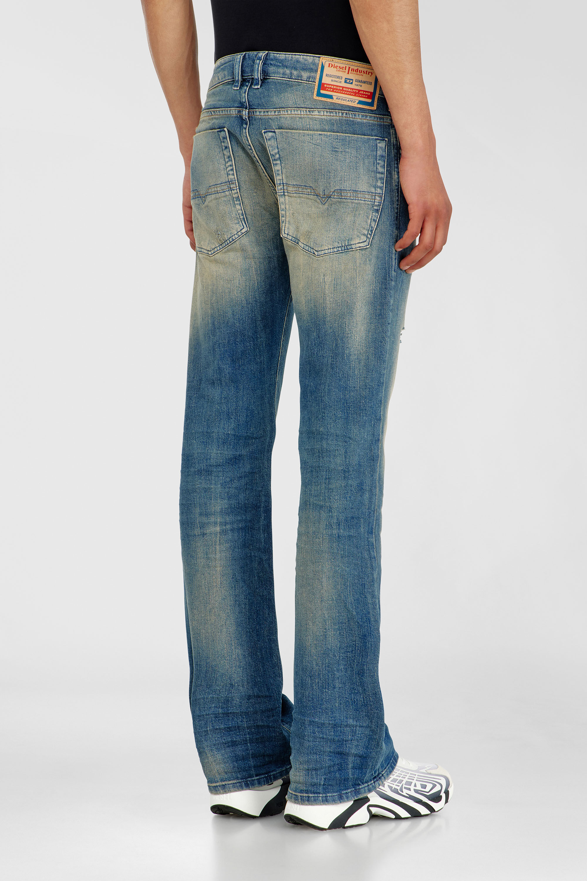 Diesel - Bootcut Jeans 2007 Zatiny 0KBBW Uomo, Blu medio - Image 5