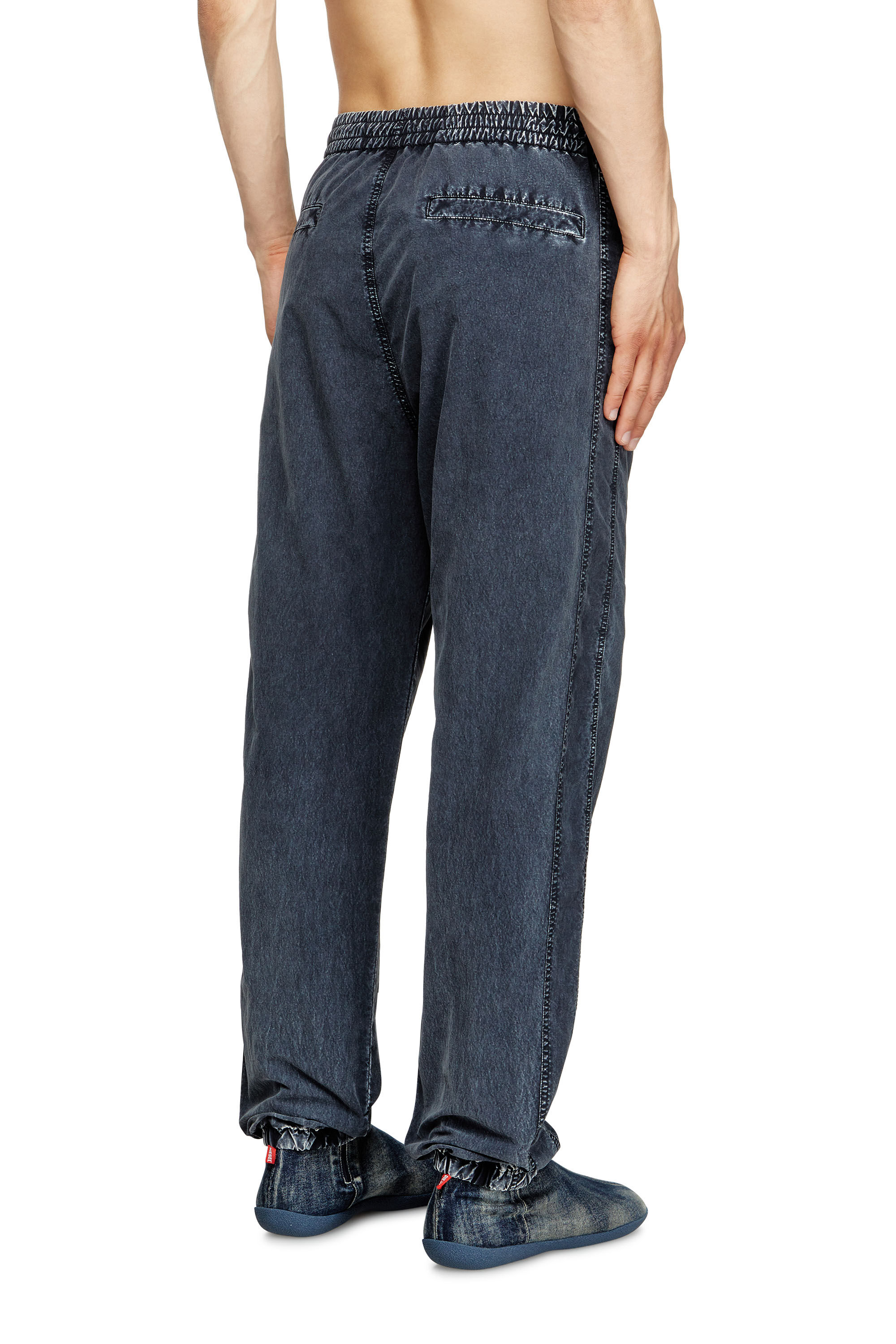Diesel - P-WILSON, Pantalon en taslan de nylon recyclé Homme in Bleu - 4