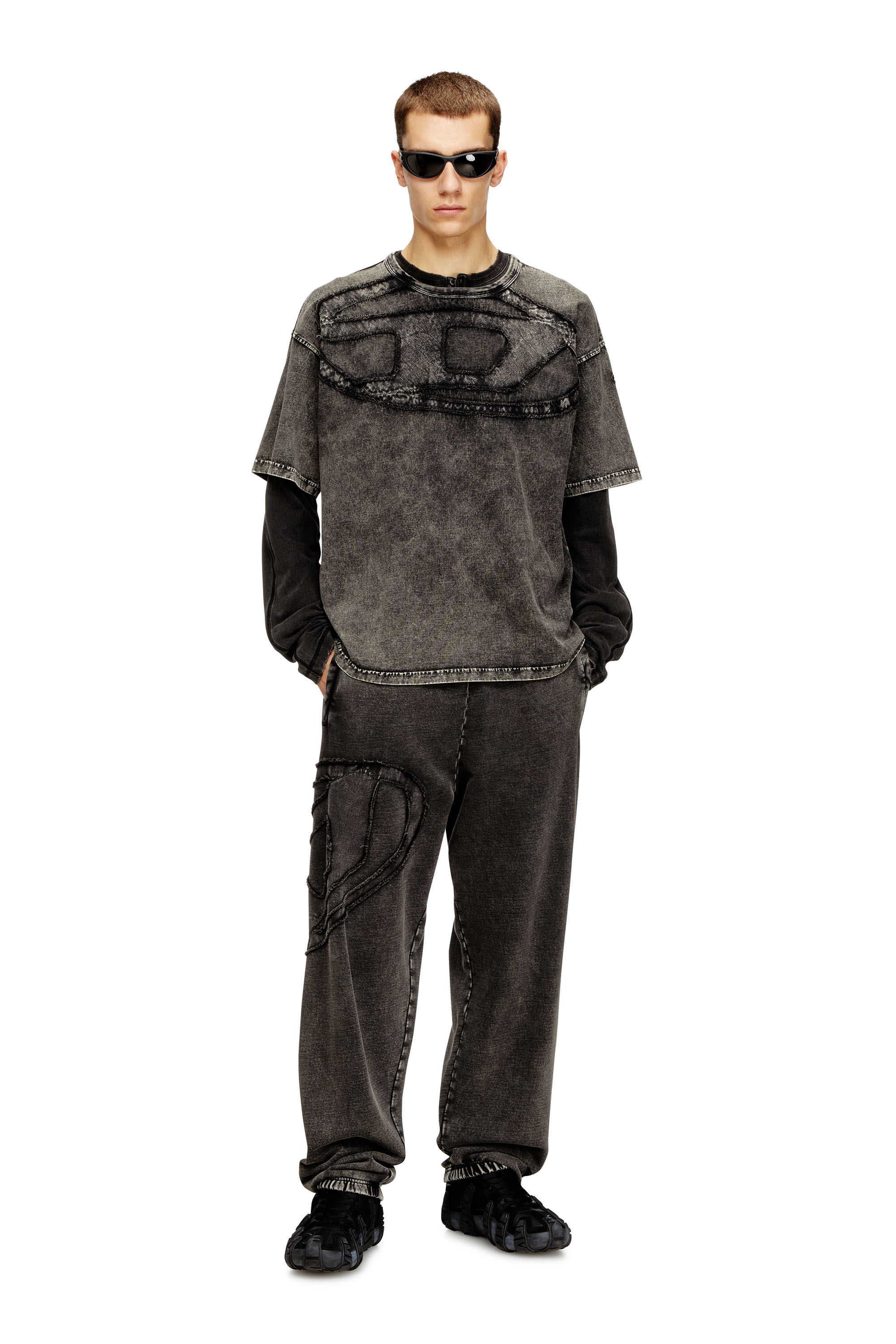 Diesel - T-BOXT-DEN, T-shirt in cotone dal taglio rilassato con applicazione Oval D Uomo in Grigio - 1