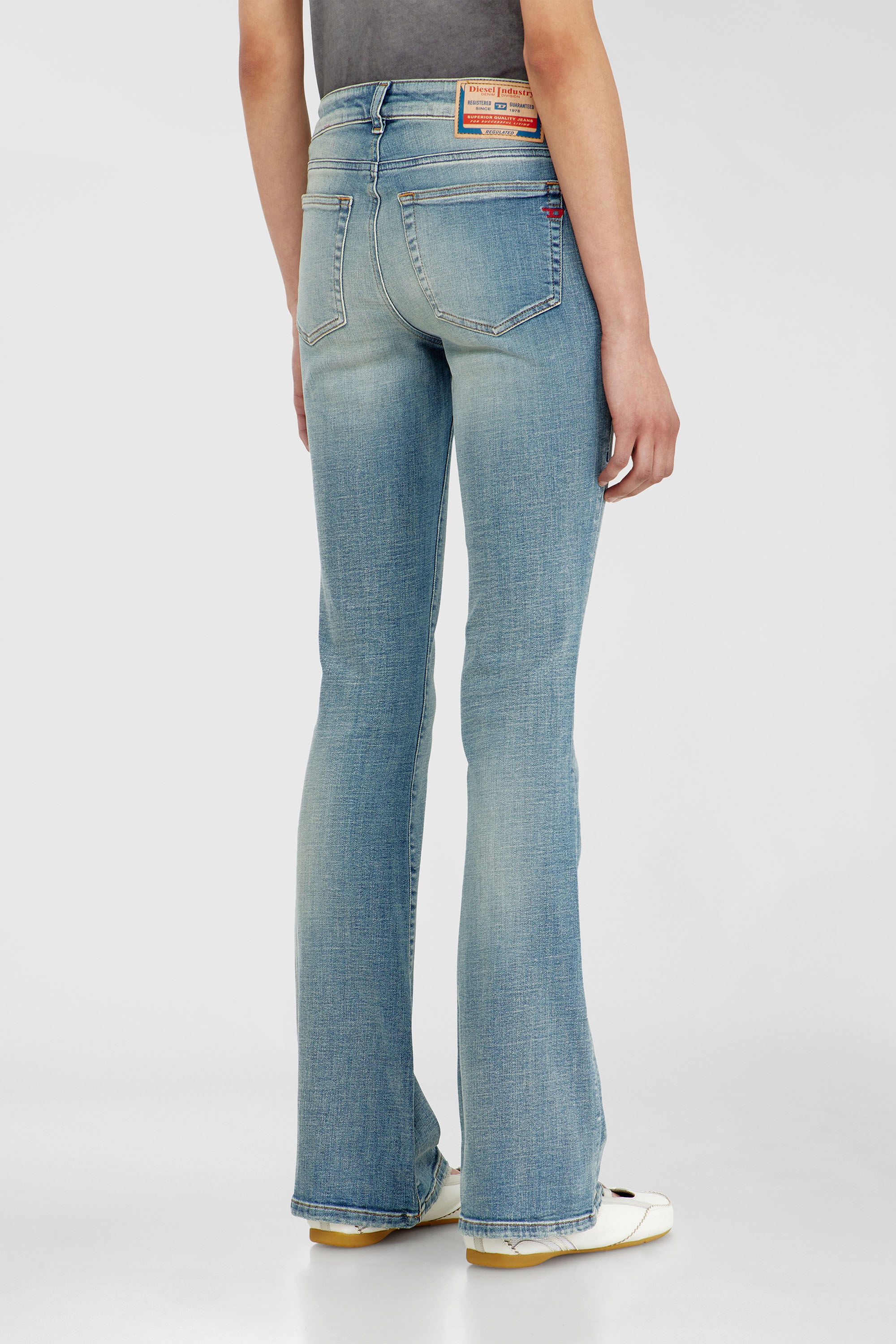 Diesel - Bootcut Jeans 1969 D-Ebbey 09P42 Donna, Blu Chiaro - Image 5
