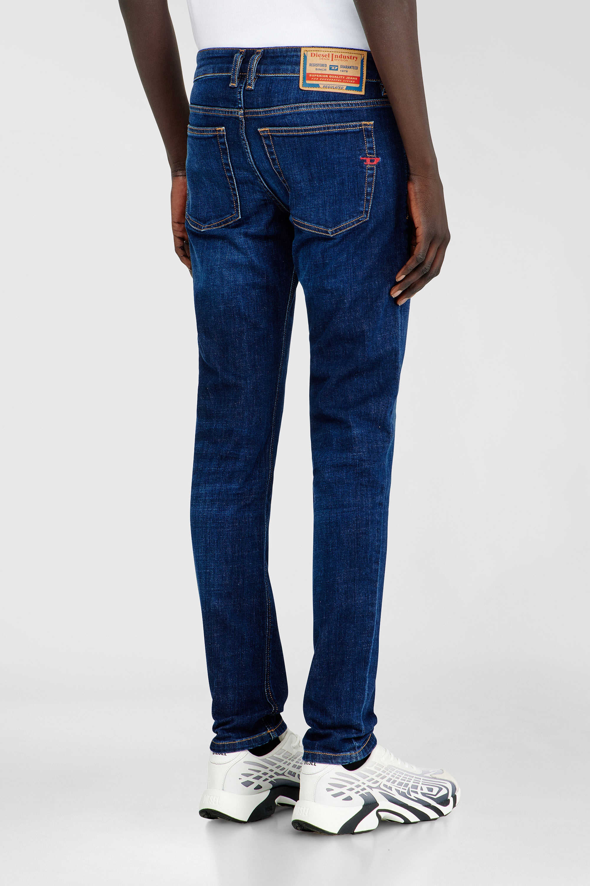 Diesel - Skinny Jeans 1979 Sleenker 09J17 Uomo, Blu Scuro - Image 5