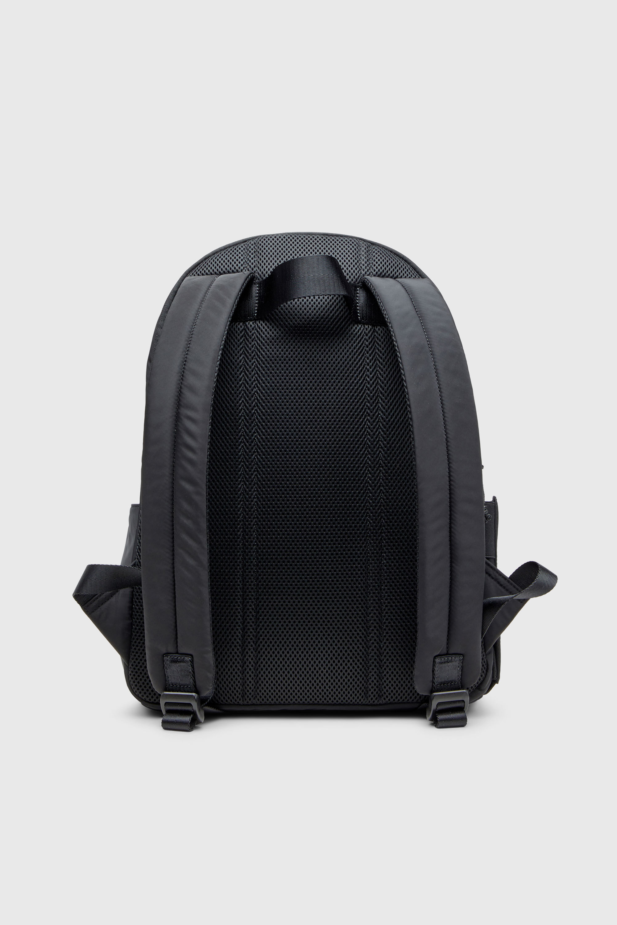 Diesel - D-PACK BACKPACK X, D-Pack-Sac &agrave; dos en tissu au toucher satin&eacute; Homme in Noir - 3