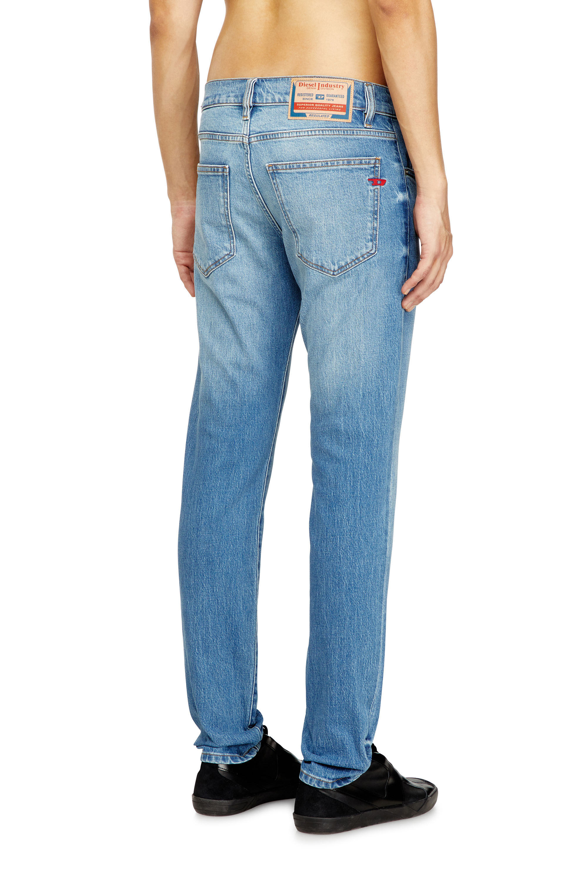 Diesel - Slim Jeans 2019 D-Strukt 0ADBK Uomo, Blu Chiaro - Image 4