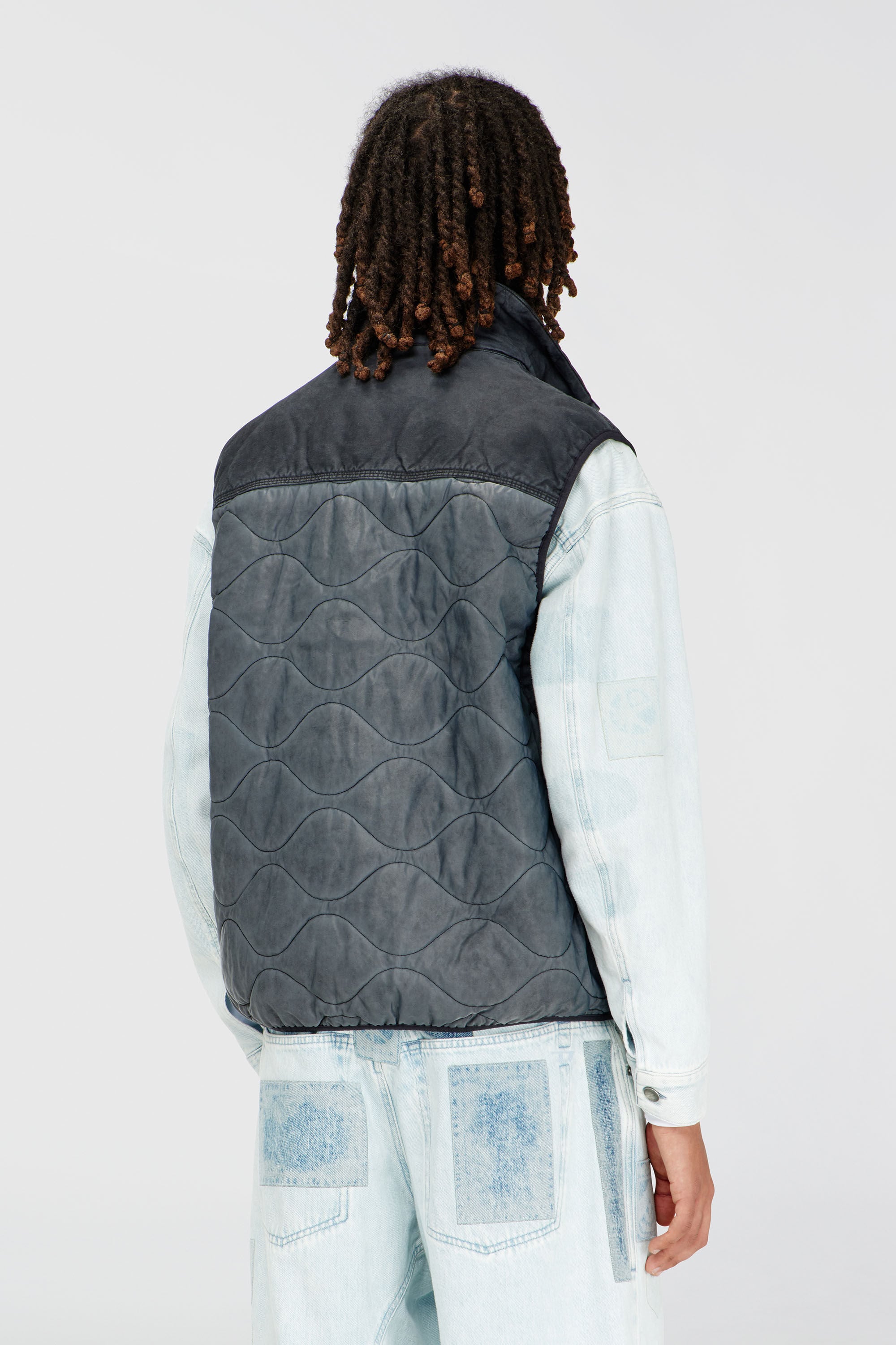 Diesel - J-ALVAR, Gilet trapuntato con collo sherpa Uomo in Grigio - 4
