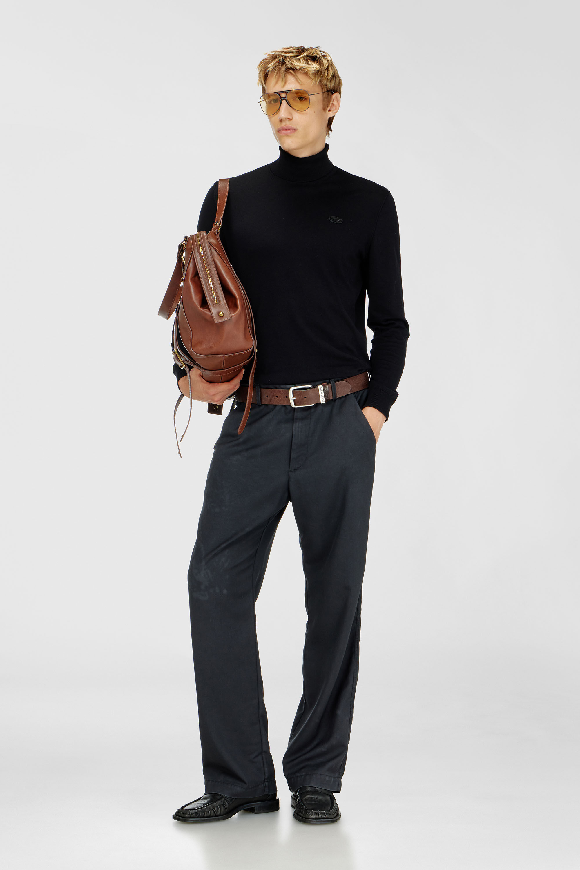 Diesel - K-FREEX-LUP-TAG-T92, Col roul&eacute; en coton avec patch logo Oval D Homme in Noir - 1