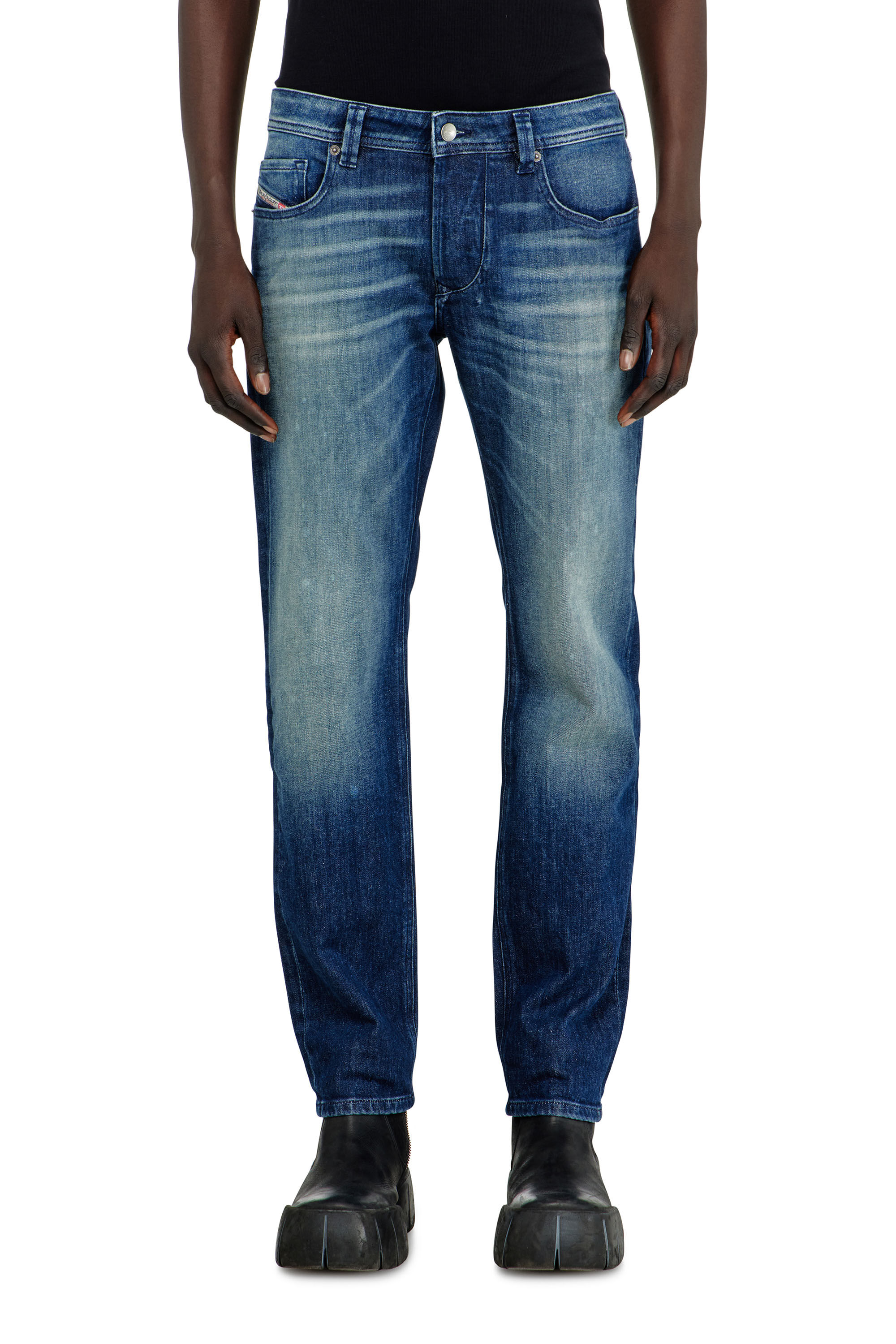 Diesel - Regular Jeans 1986 Larkee-Beex 0KBBR Uomo, Blu Scuro - Image 4