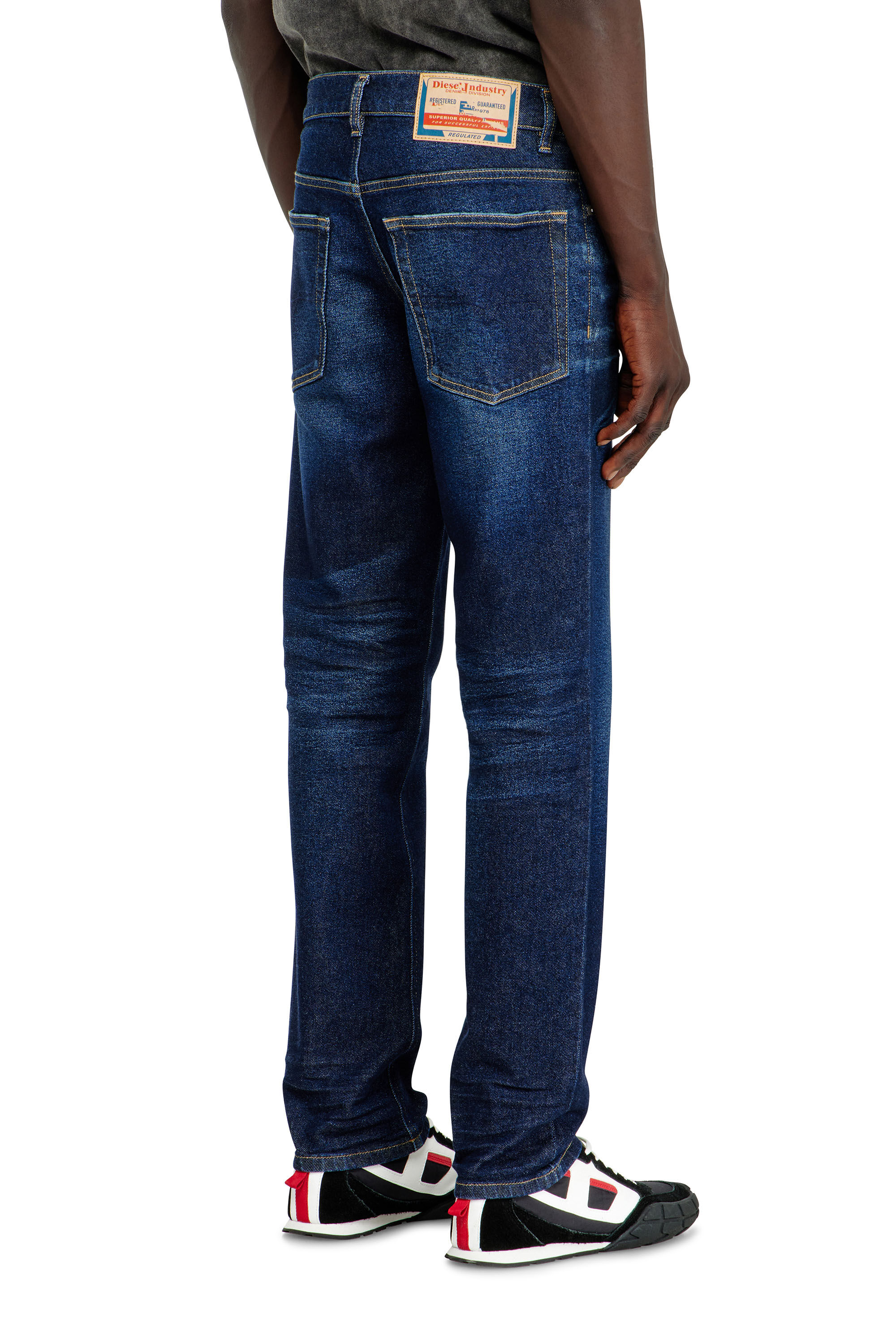 Diesel - Regular Jeans 2023 D-Finitive 0KBBV Uomo, Blu Scuro - Image 5