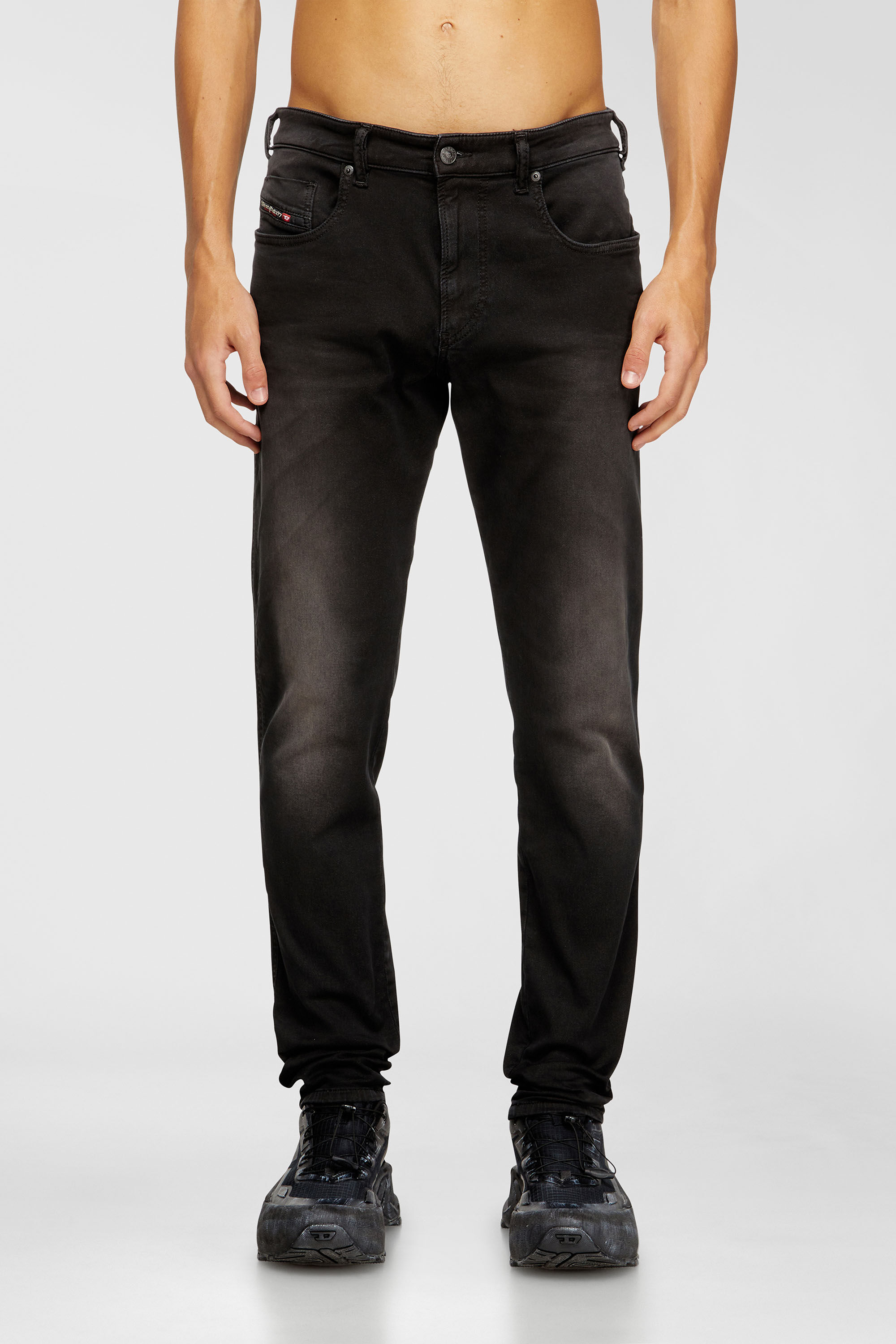 Diesel - Herren Slim 2062 D-Strukt Joggjeans&reg; 0670M, Schwarz/Dunkelgrau - 2
