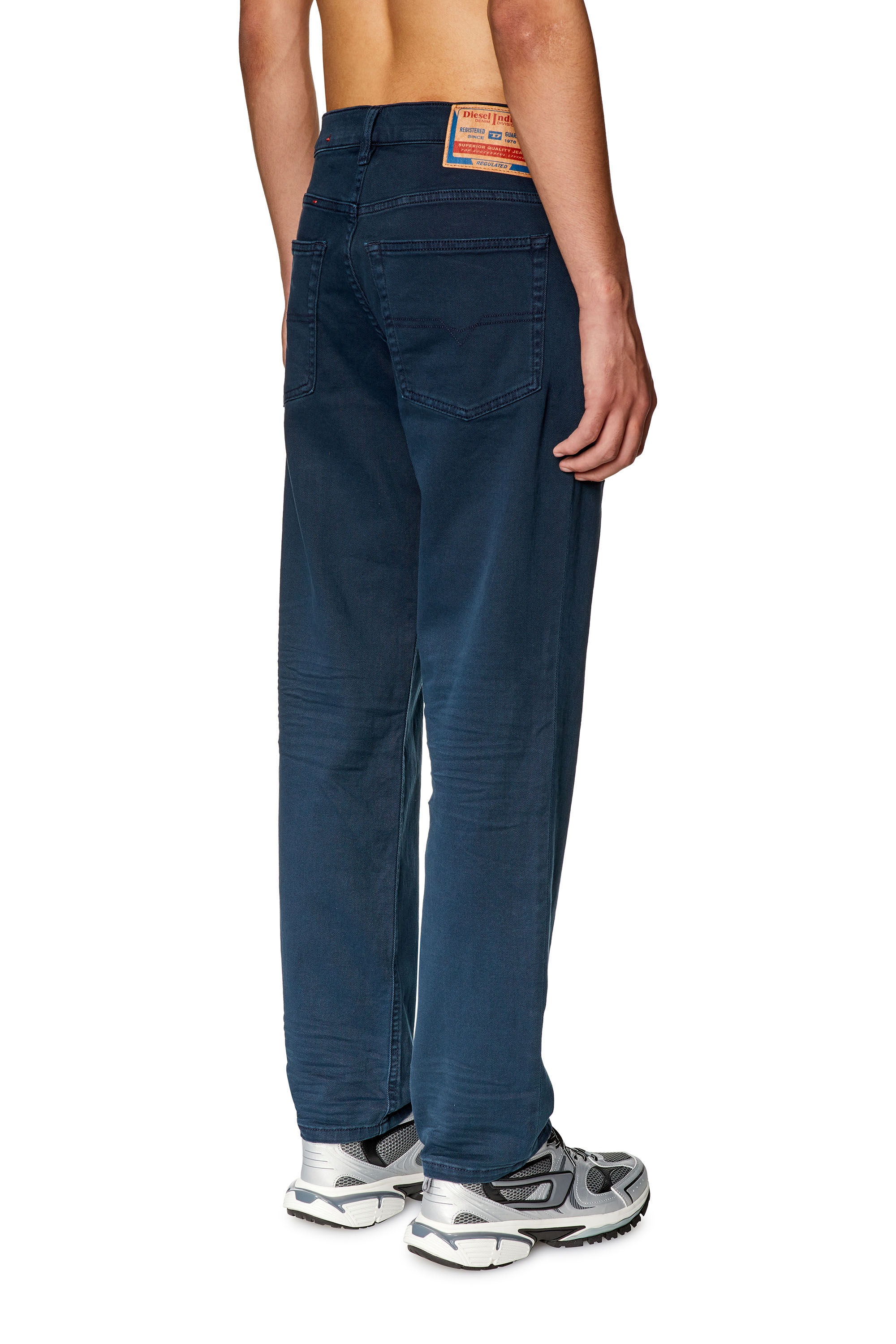 Diesel - Tapered Jeans 2023 D-Finitive 0QWTY, Bleu Foncé - Image 4
