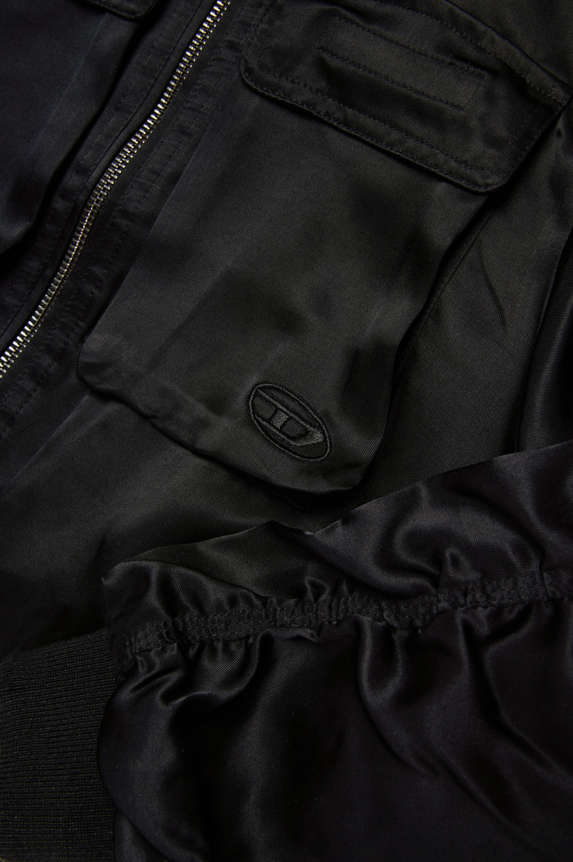Diesel - JGKHLO, Damen Bomberjacke aus Satin mit Cargotaschen in Schwarz - 4