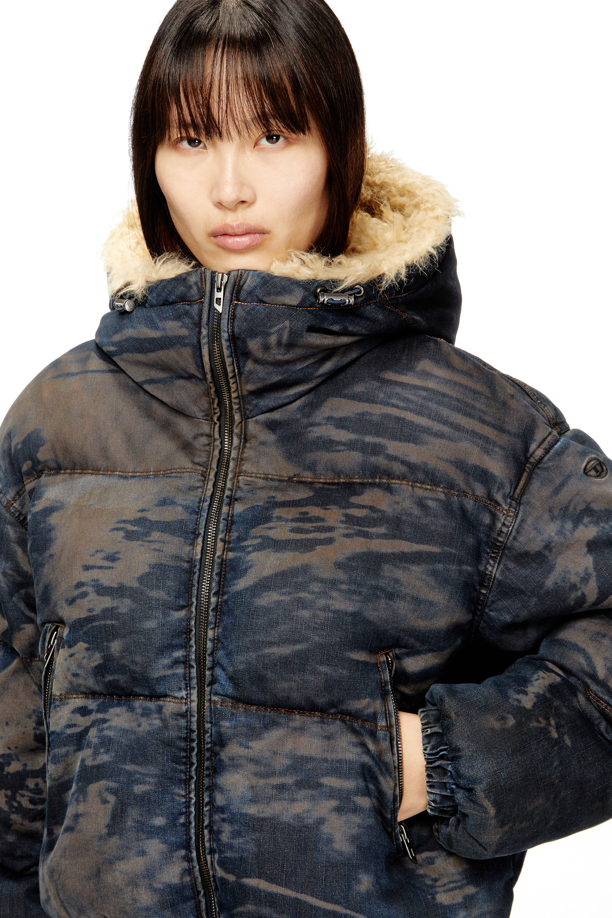 Diesel - W-AVES-FUR, Piumino con cappuccio in denim camouflage effetto dirt Donna in Multicolor - 5