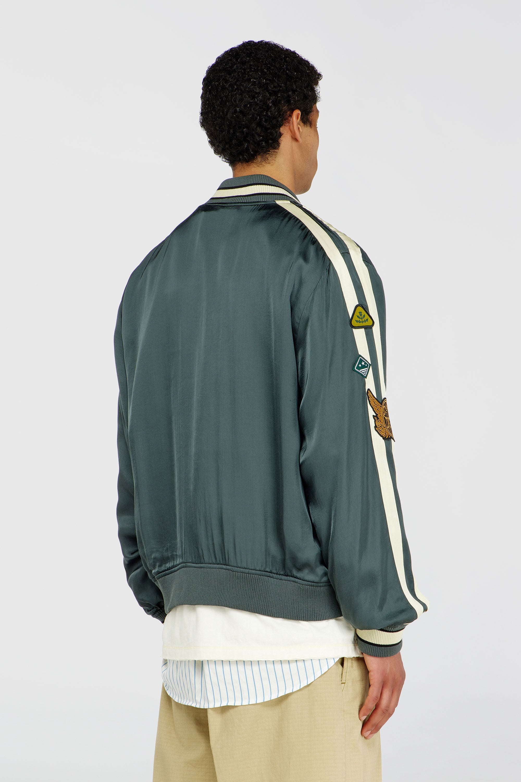 Diesel - J-ANNU, Blouson bomber satin&eacute; avec patchs Homme in Vert - 4