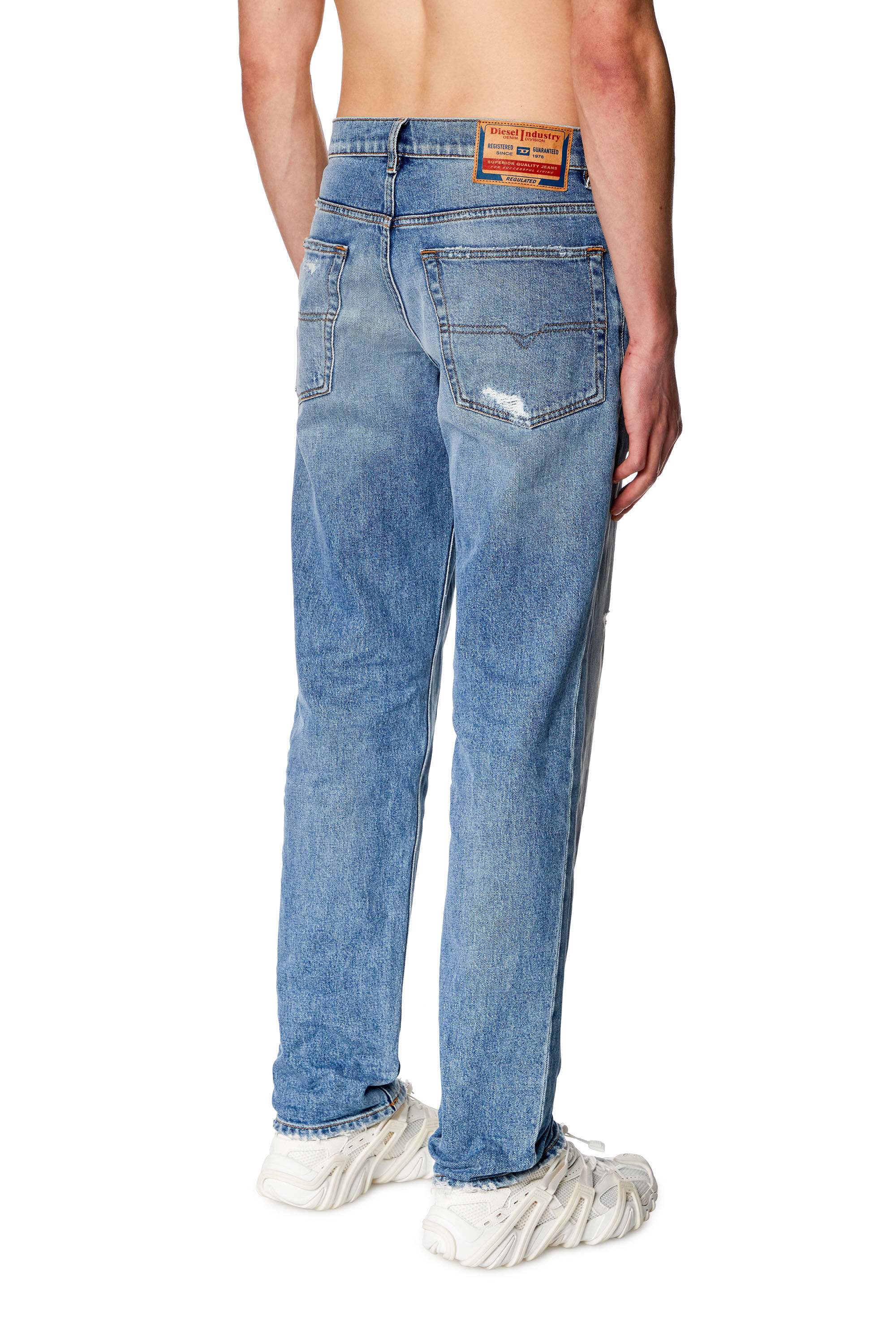 Diesel - Tapered Jeans 2023 D-Finitive 09H46, Hellblau - Image 4