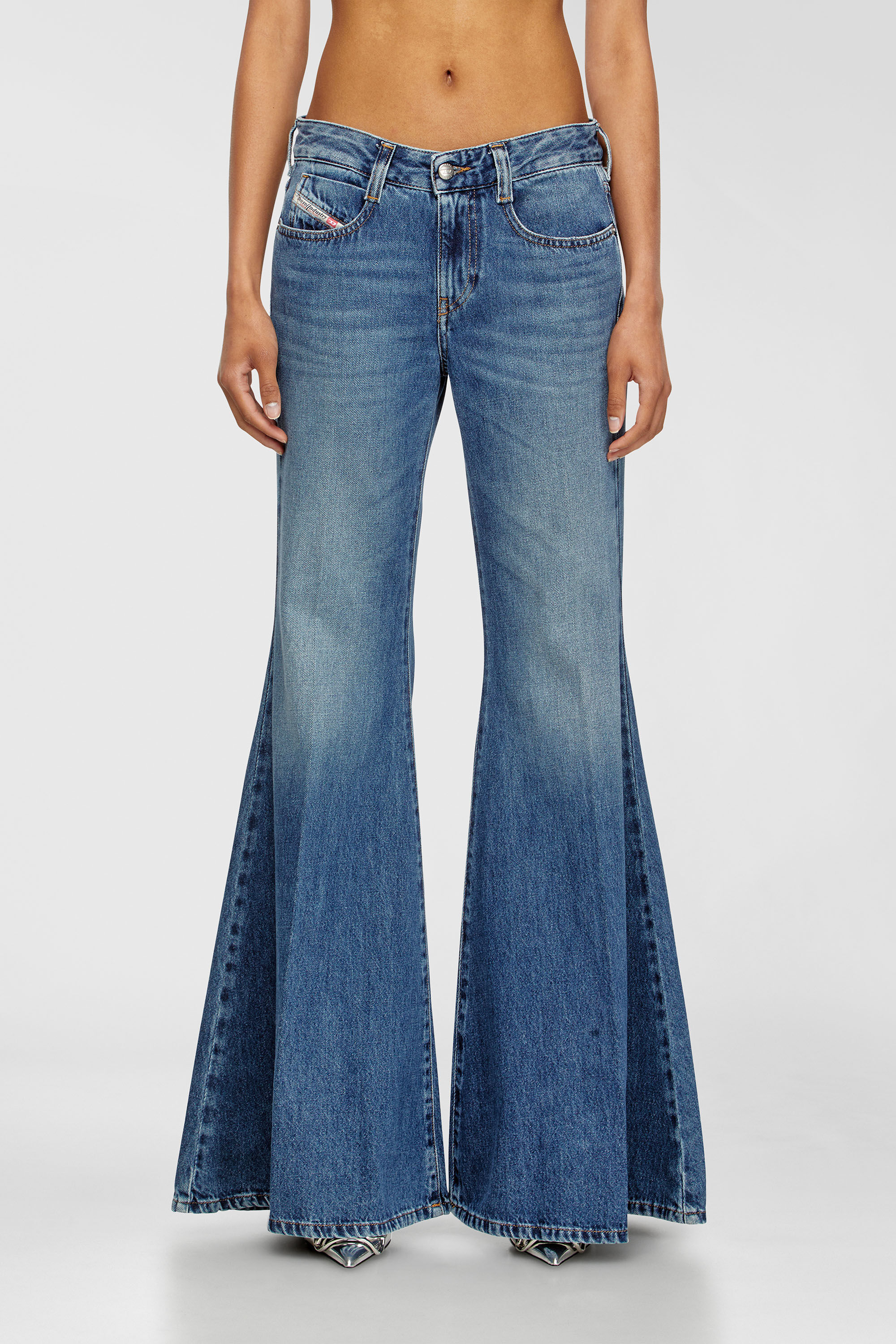 Diesel - Flare Jeans 1970 D-Bleess 09M56 Donna, Blu medio - Image 2