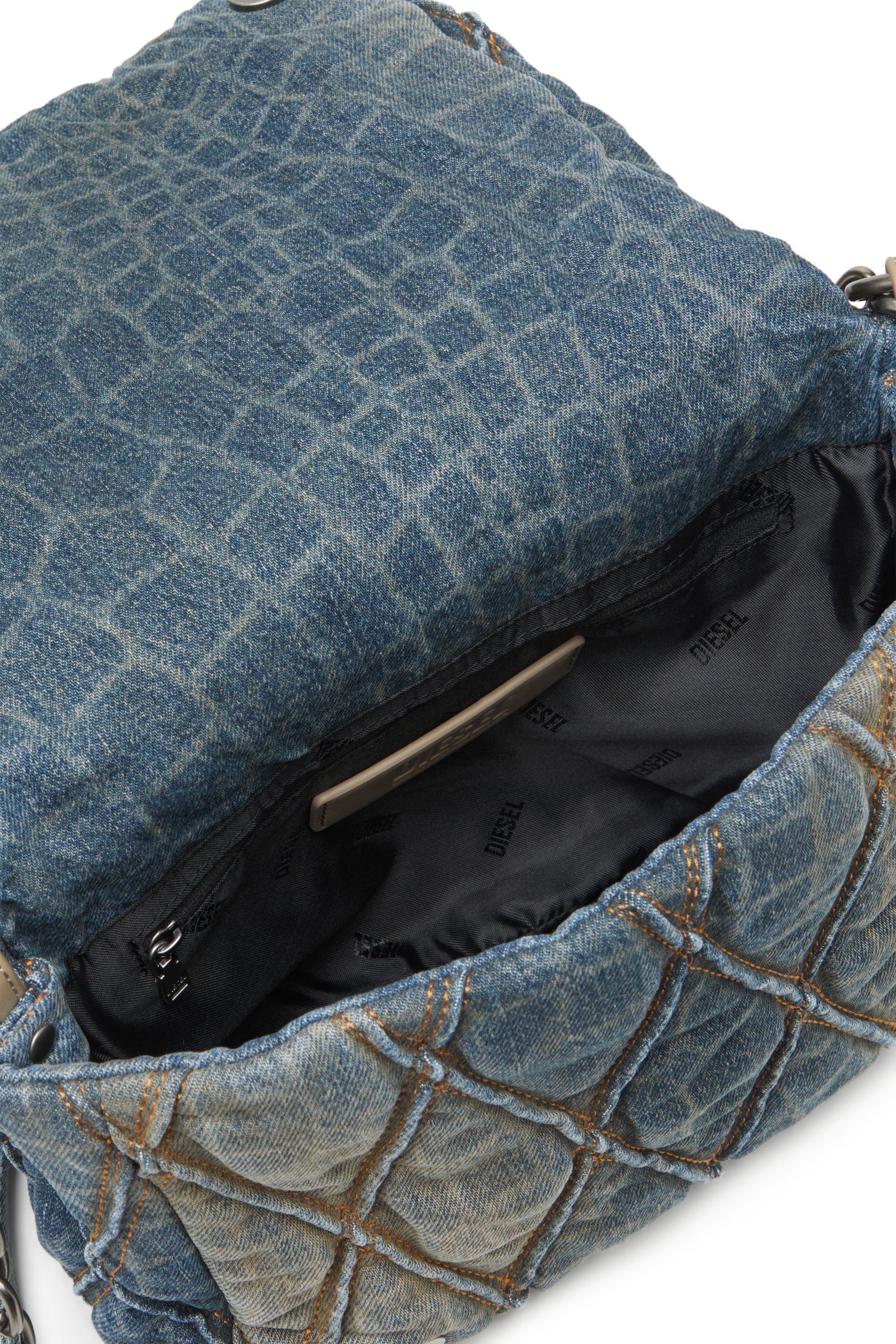 Diesel - CNY CHARM-D SHOULDER M, Sac à bandoulière en denim matelassé avec imprimé serpent Femme in Bleu - 5